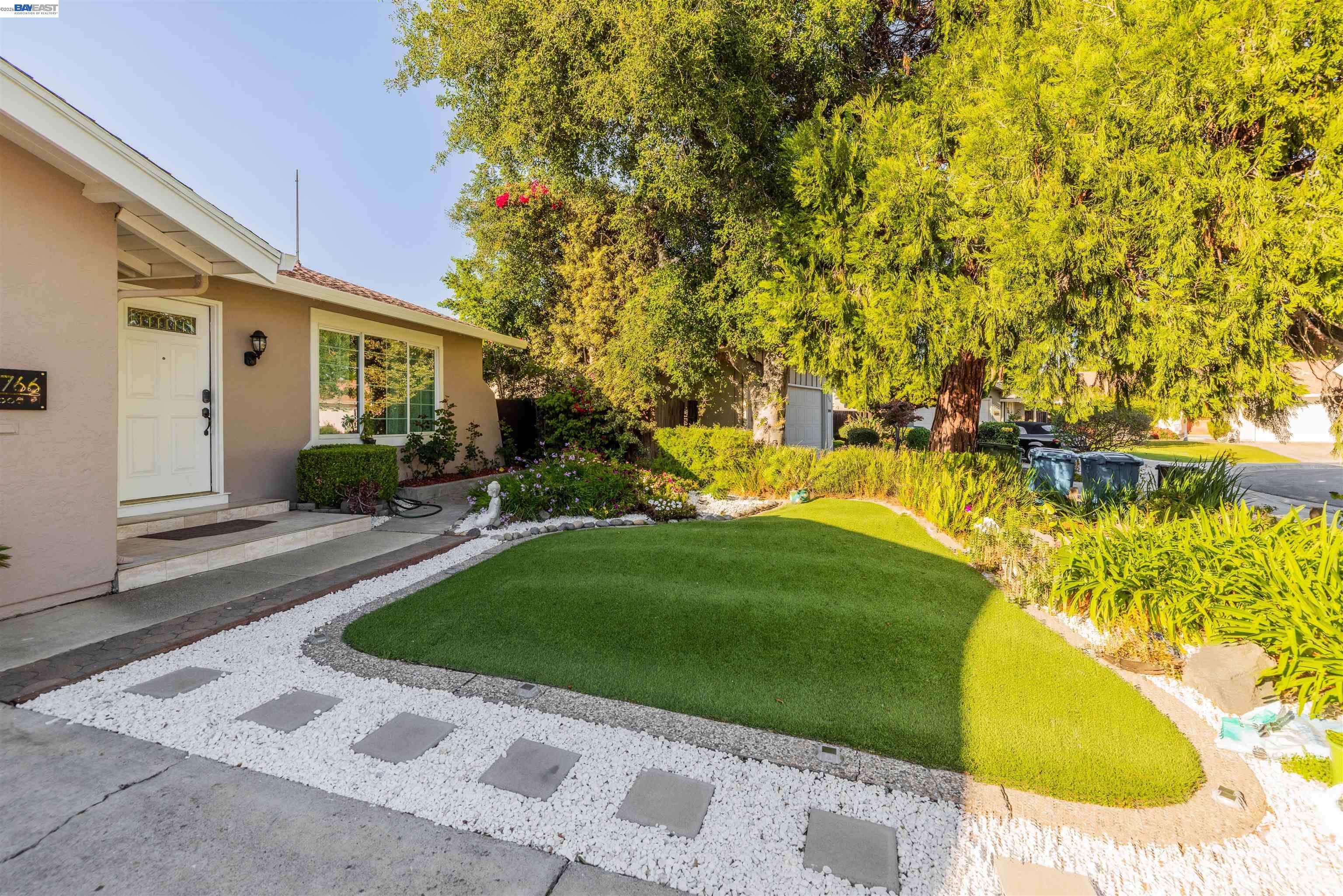 Detail Gallery Image 4 of 39 For 3766 Pinewood Pl, Santa Clara,  CA 95054 - 3 Beds | 2 Baths