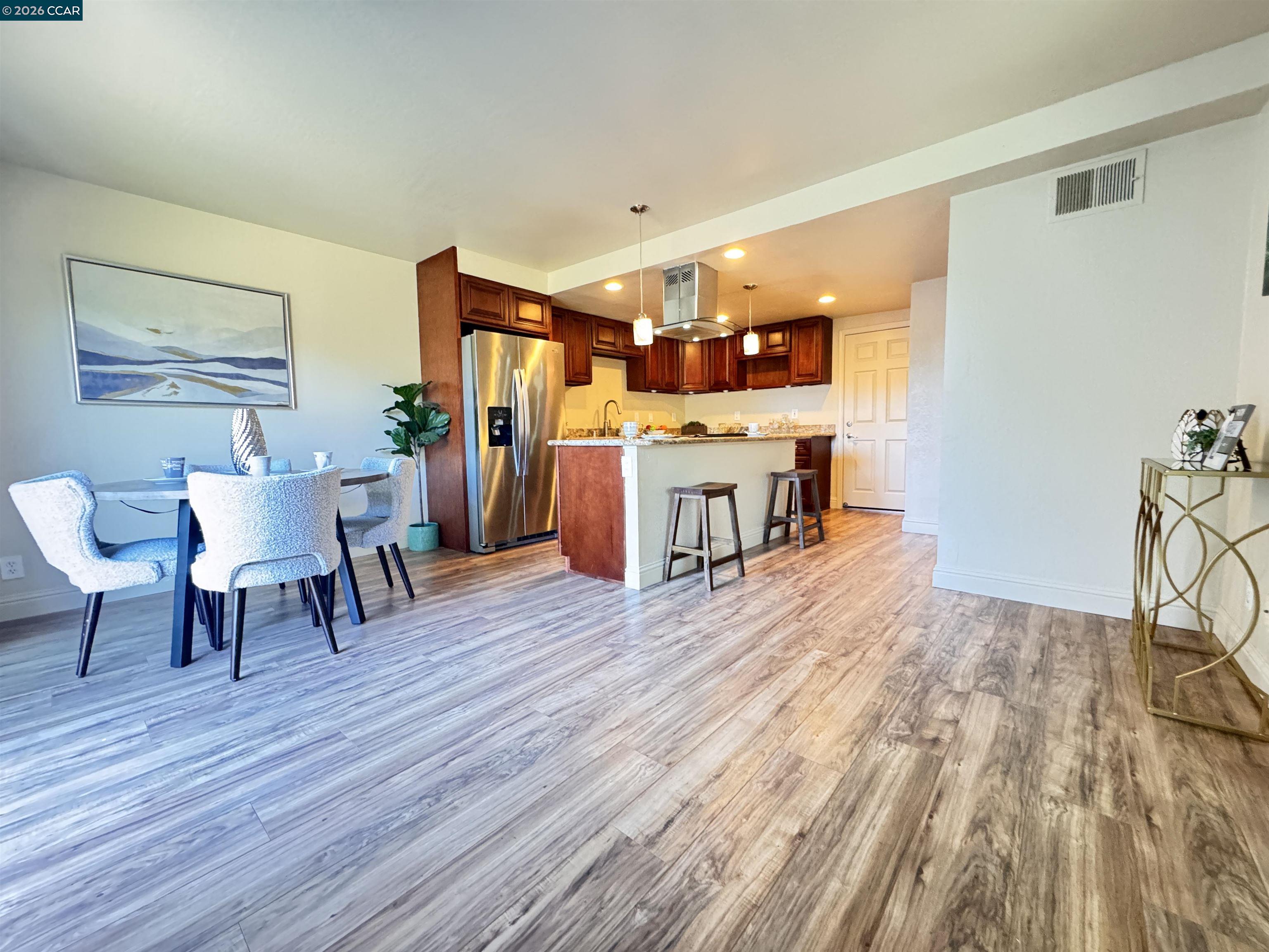 Detail Gallery Image 4 of 14 For 813 Ladera Corte, San Ramon,  CA 94583 - 3 Beds | 2/1 Baths