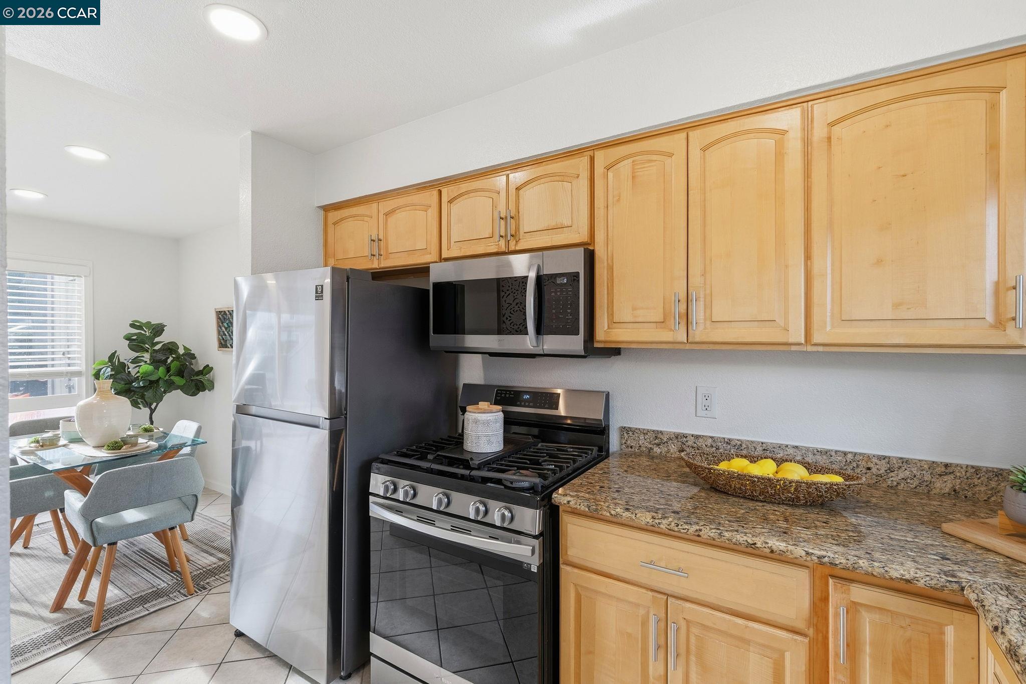 Detail Gallery Image 4 of 25 For 1195 Kenwal Rd #B,  Concord,  CA 94521 - 2 Beds | 2 Baths