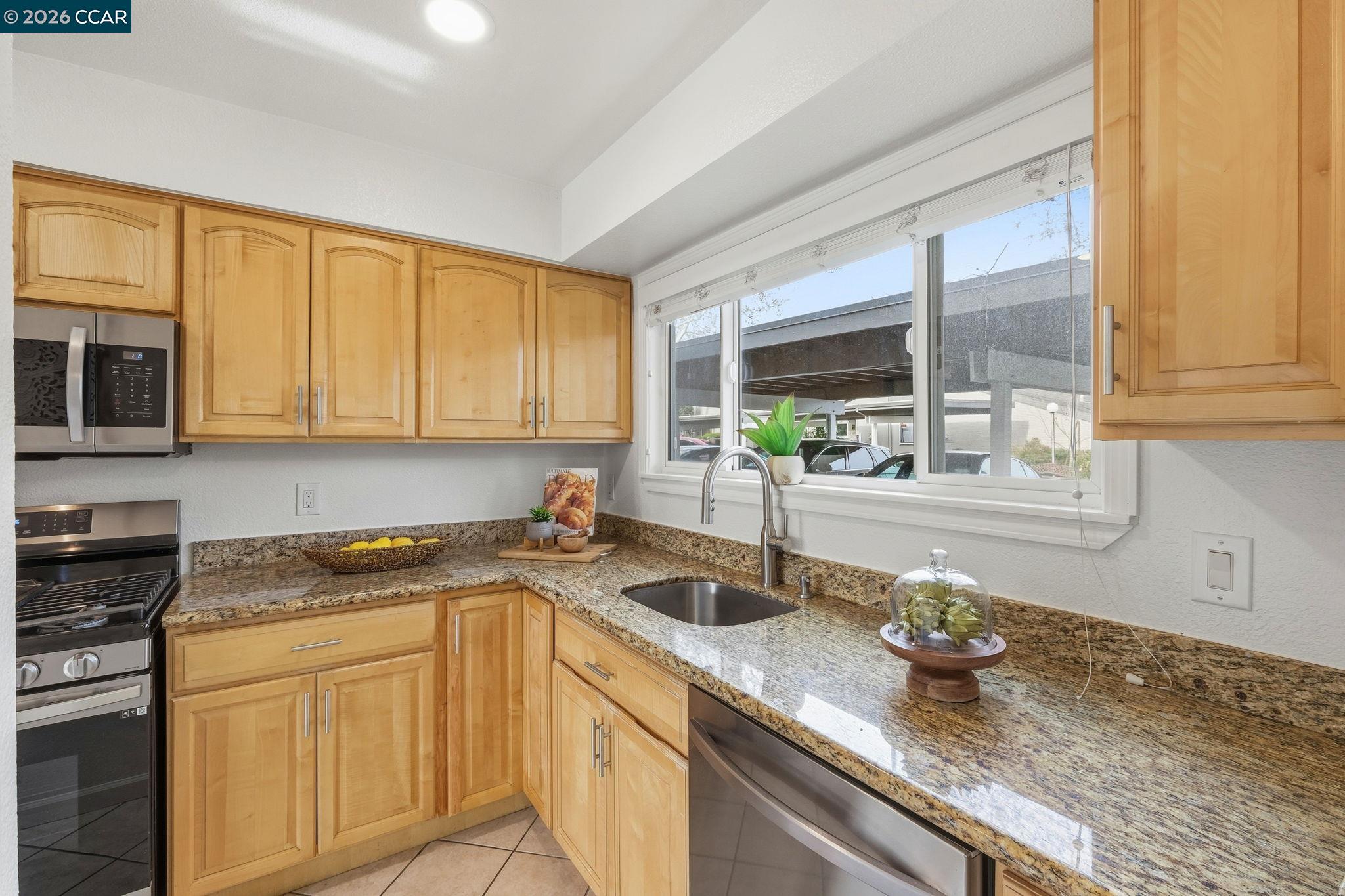 Detail Gallery Image 5 of 25 For 1195 Kenwal Rd #B,  Concord,  CA 94521 - 2 Beds | 2 Baths