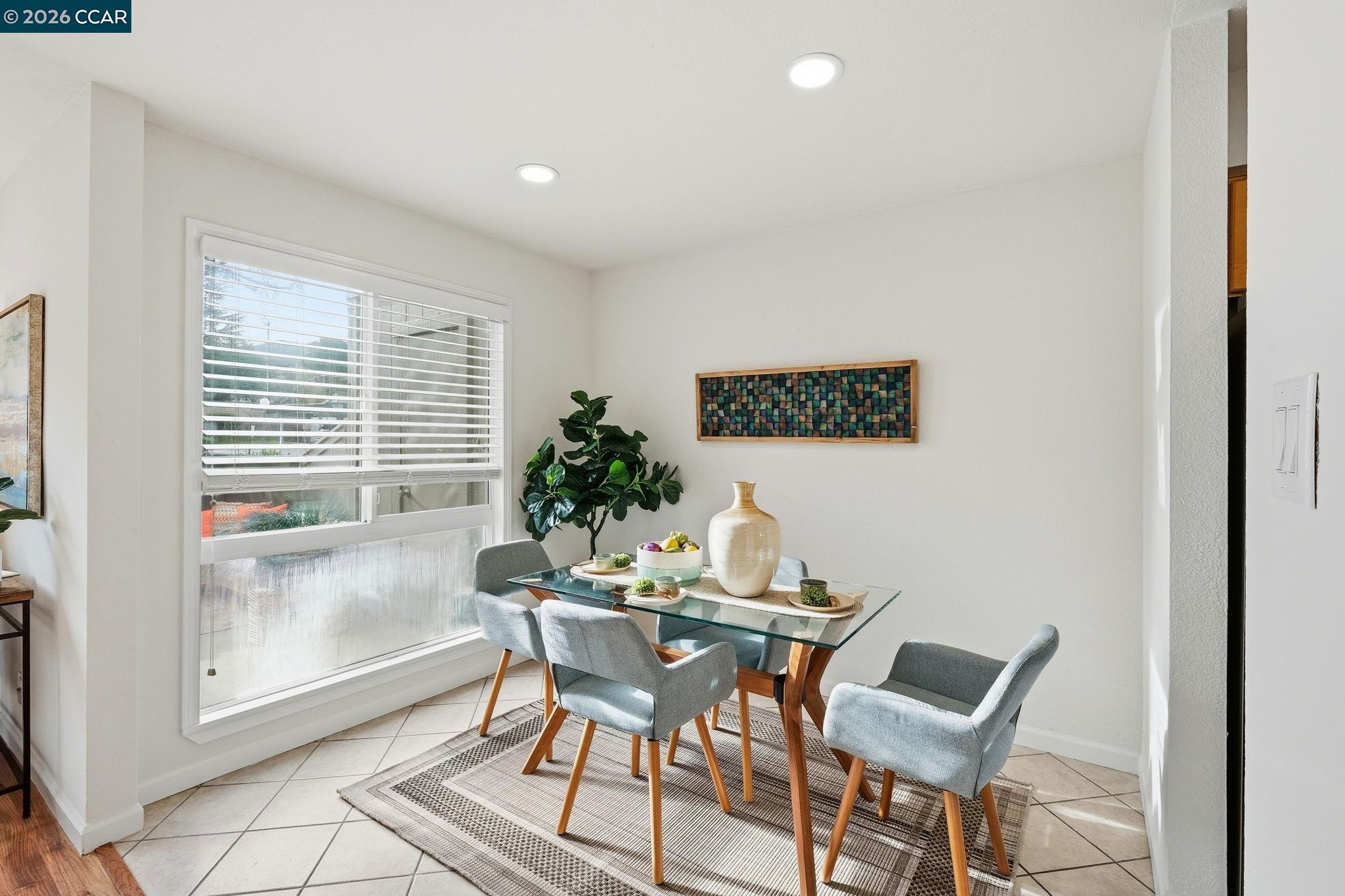 Detail Gallery Image 7 of 25 For 1195 Kenwal Rd #B,  Concord,  CA 94521 - 2 Beds | 2 Baths