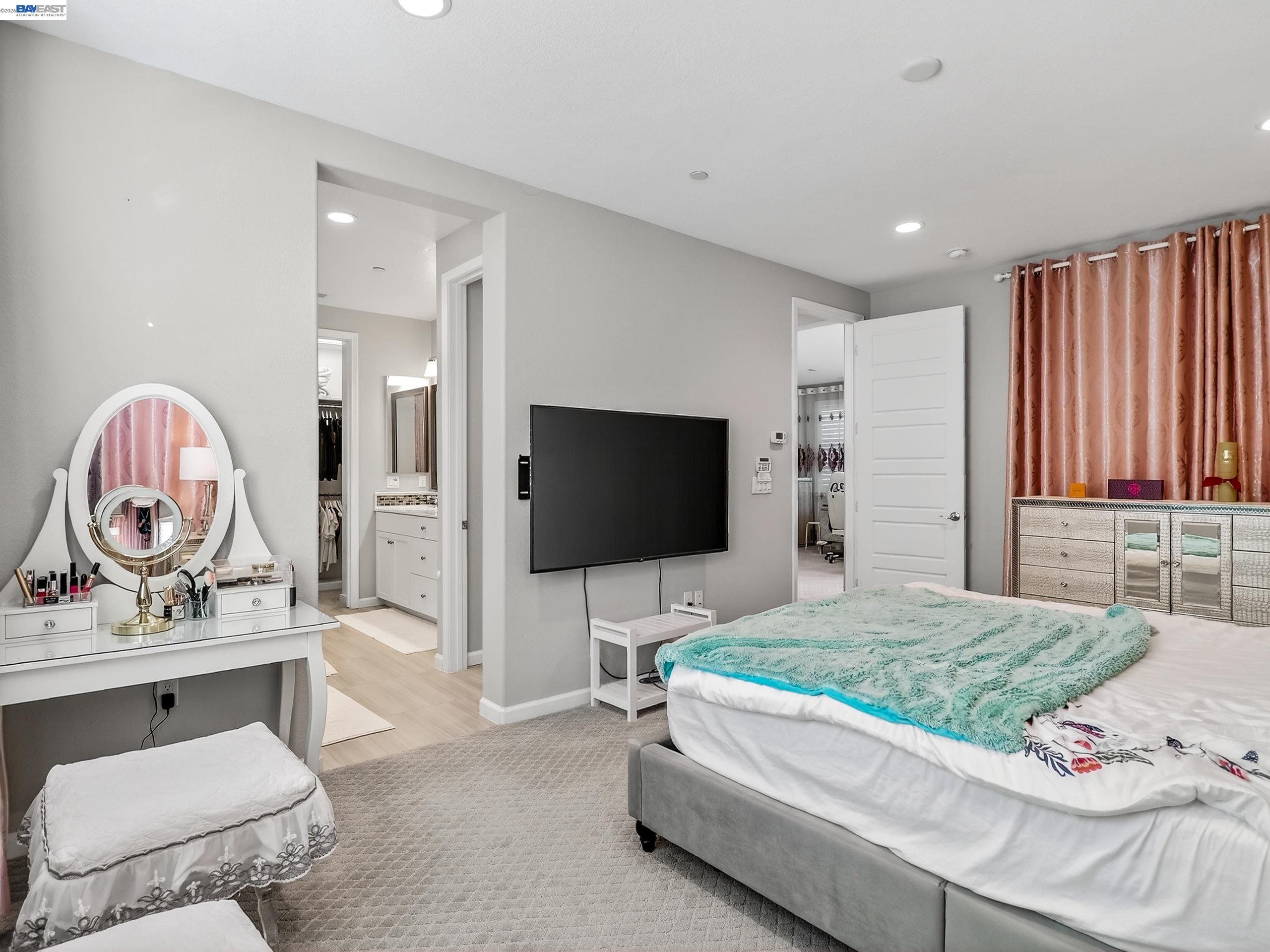 Detail Gallery Image 20 of 34 For 5030 Brook Valley Loop, San Jose,  CA 95136 - 3 Beds | 2/1 Baths