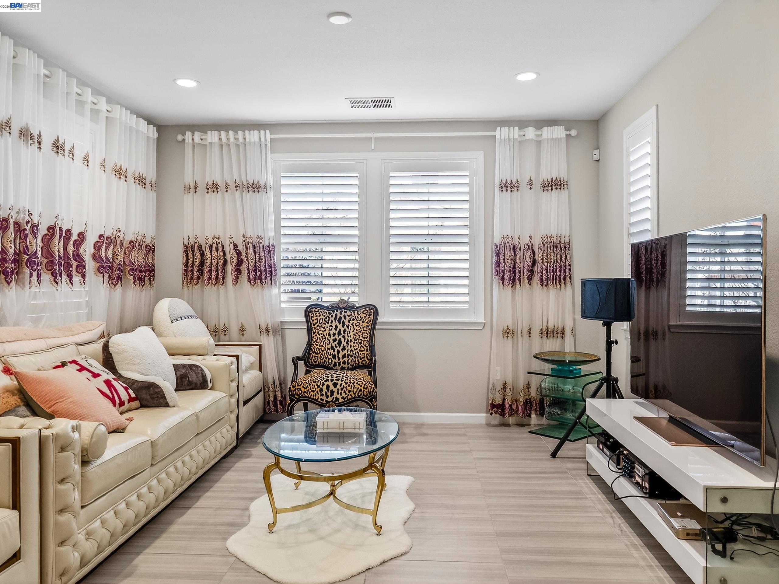 Detail Gallery Image 4 of 34 For 5030 Brook Valley Loop, San Jose,  CA 95136 - 3 Beds | 2/1 Baths