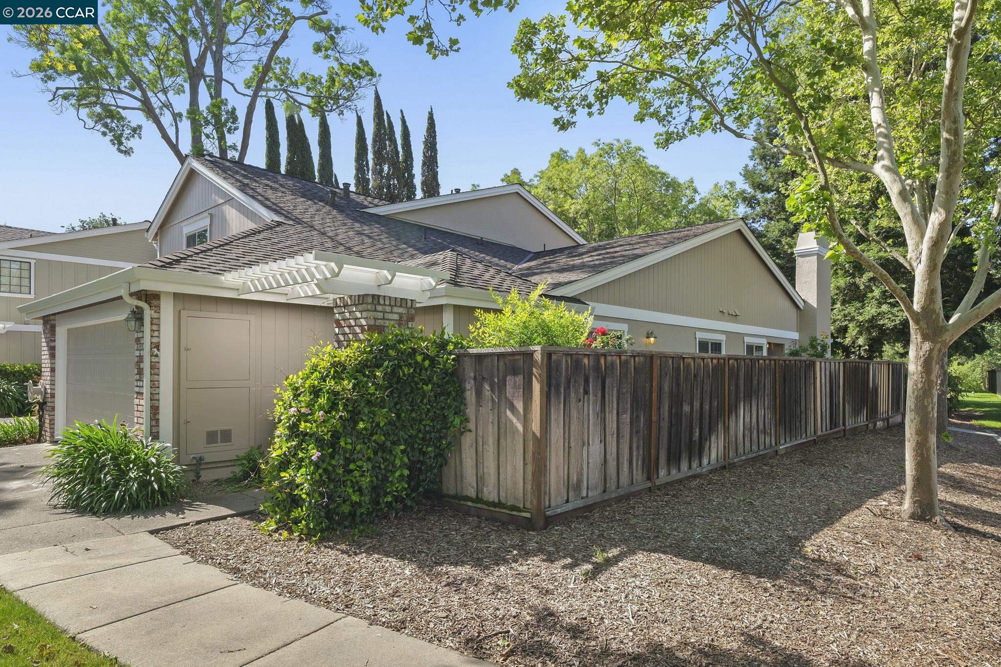 Photo #2: 41129941 Listing: Photo #2