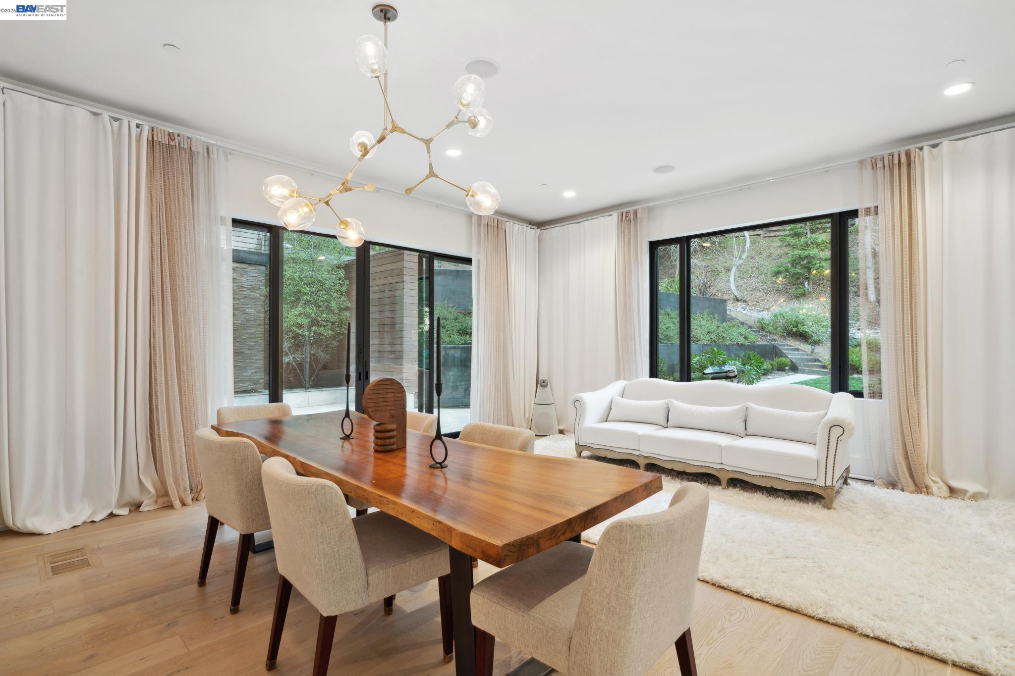 Detail Gallery Image 12 of 60 For 3 West Cir, Oakland,  CA 94611 - 4 Beds | 4/1 Baths