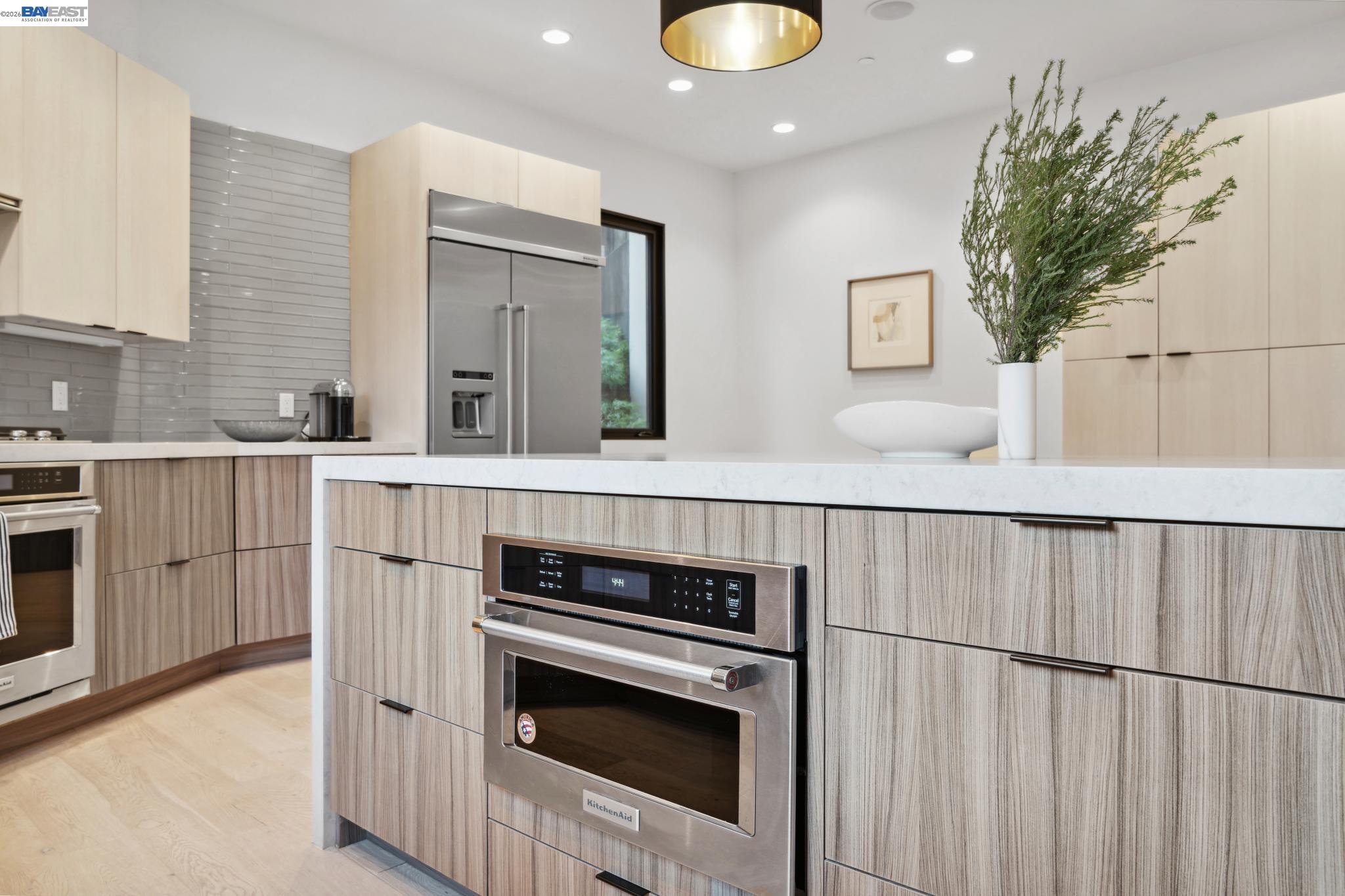 Detail Gallery Image 14 of 60 For 3 West Cir, Oakland,  CA 94611 - 4 Beds | 4/1 Baths