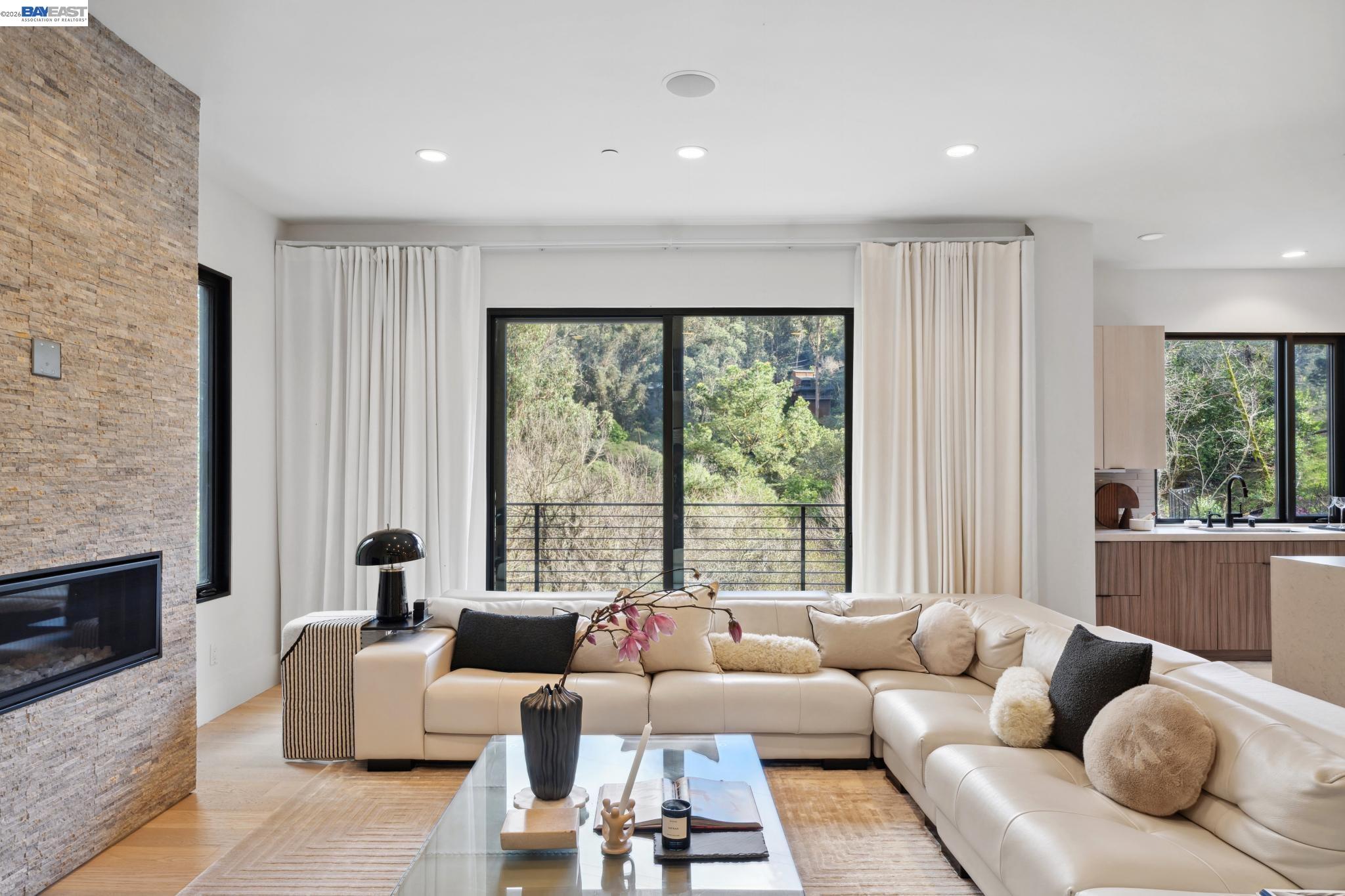 Detail Gallery Image 20 of 60 For 3 West Cir, Oakland,  CA 94611 - 4 Beds | 4/1 Baths