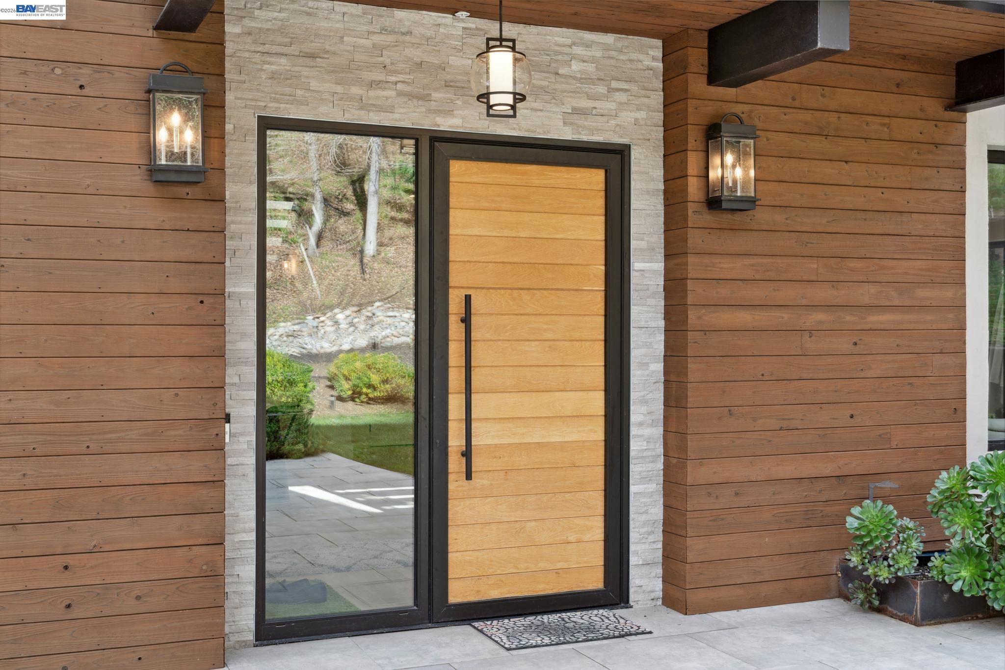 Detail Gallery Image 3 of 60 For 3 West Cir, Oakland,  CA 94611 - 4 Beds | 4/1 Baths