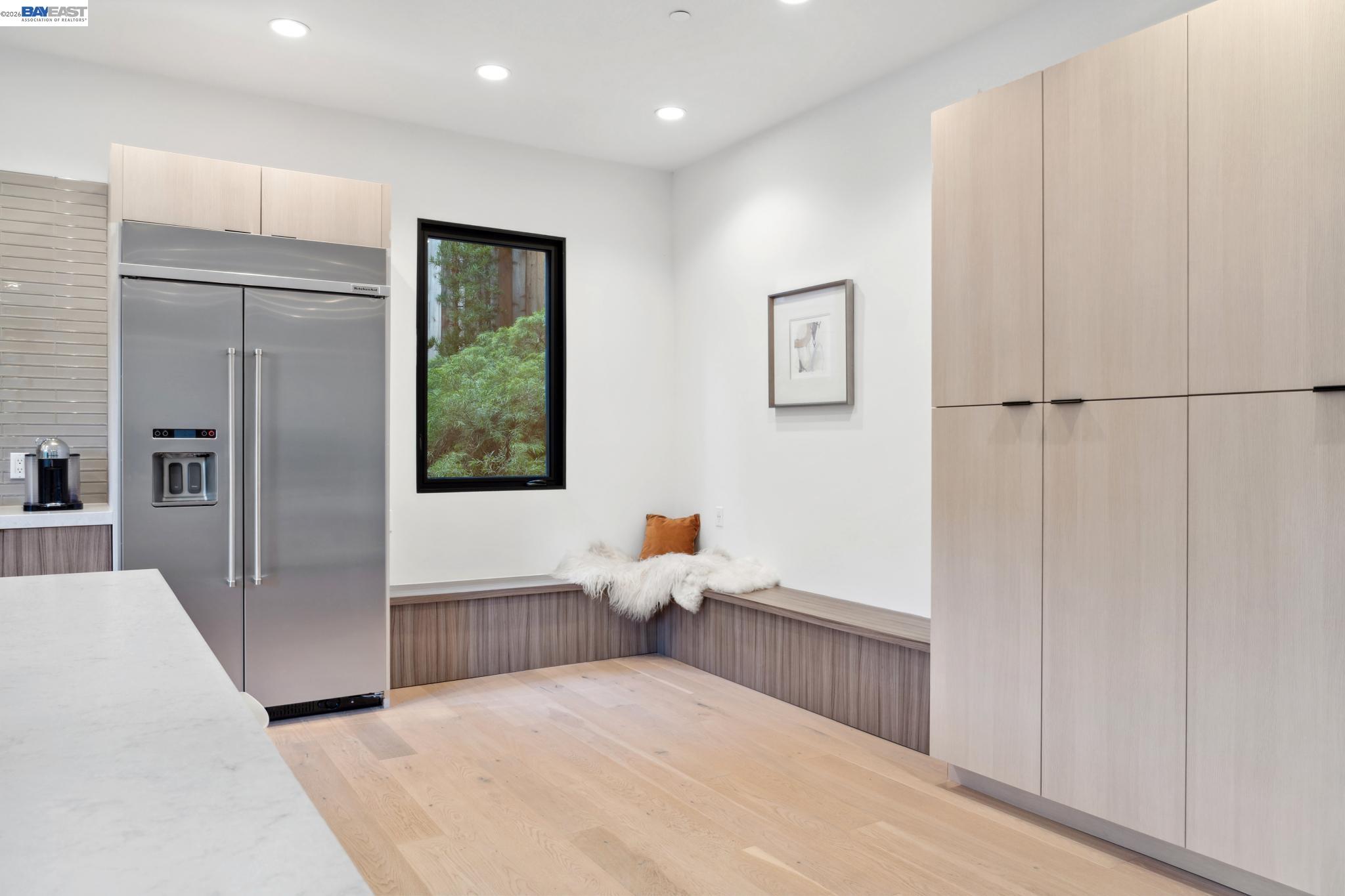 Detail Gallery Image 26 of 60 For 3 West Cir, Oakland,  CA 94611 - 4 Beds | 4/1 Baths