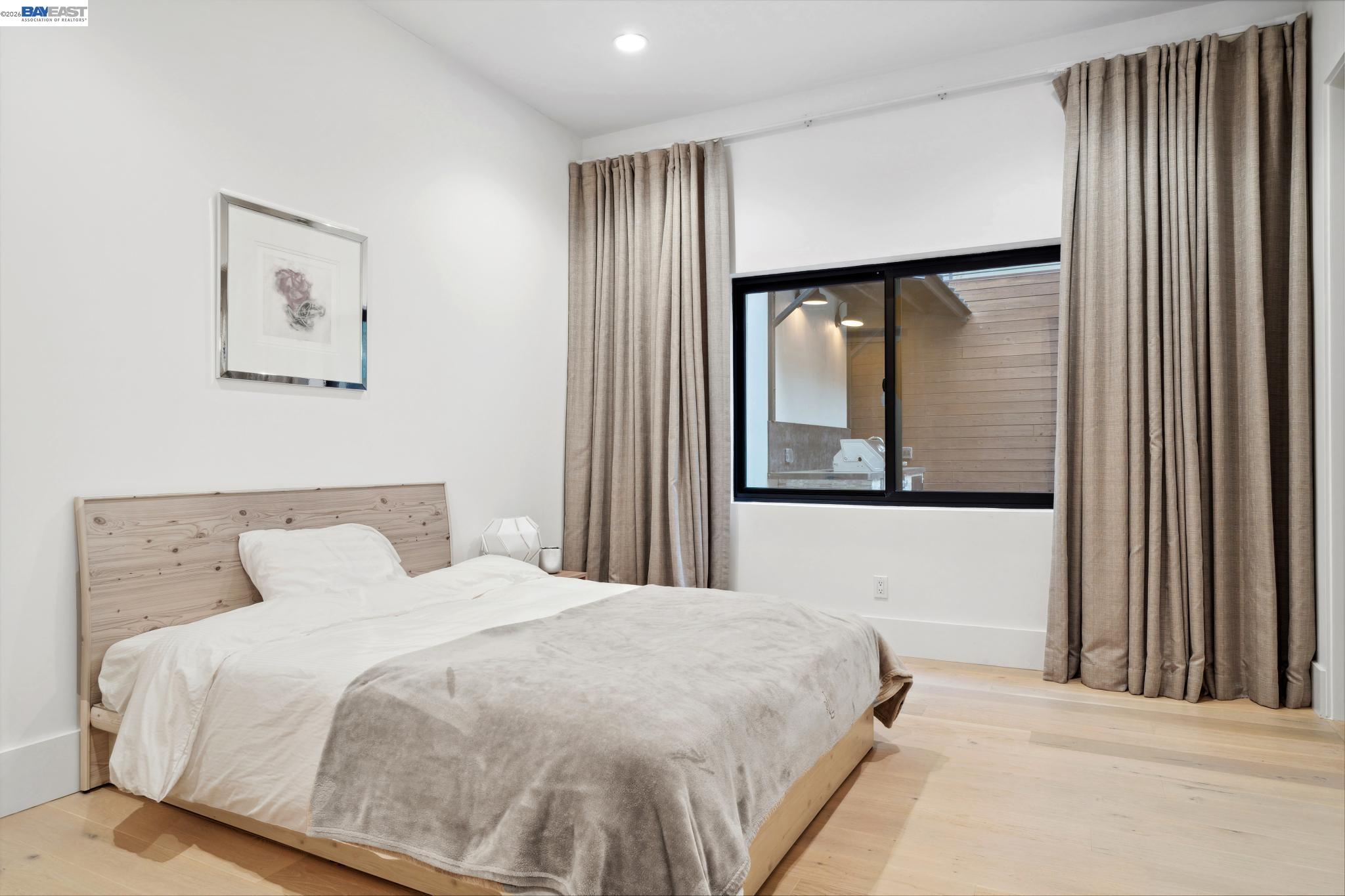 Detail Gallery Image 34 of 60 For 3 West Cir, Oakland,  CA 94611 - 4 Beds | 4/1 Baths