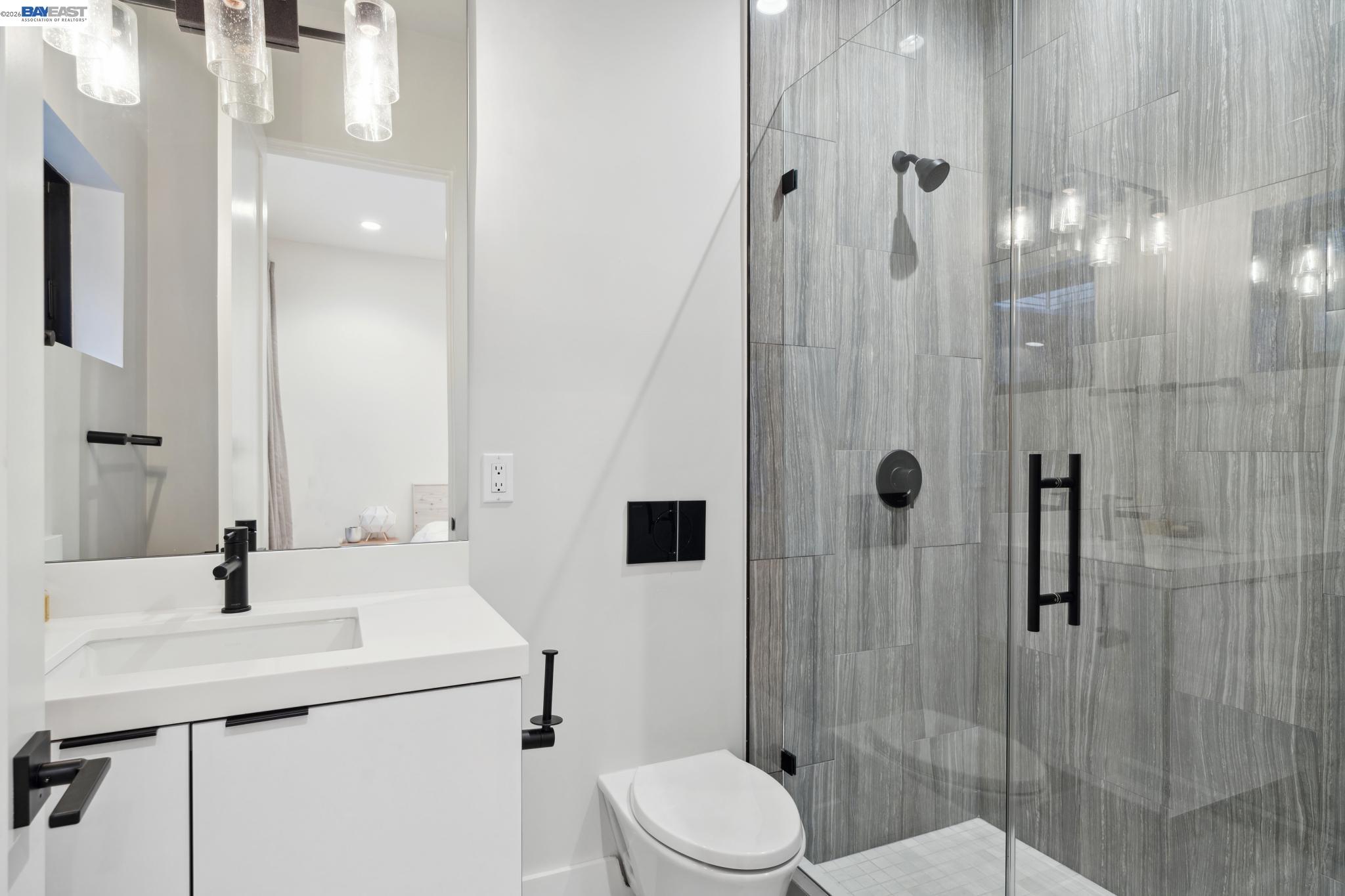 Detail Gallery Image 36 of 60 For 3 West Cir, Oakland,  CA 94611 - 4 Beds | 4/1 Baths