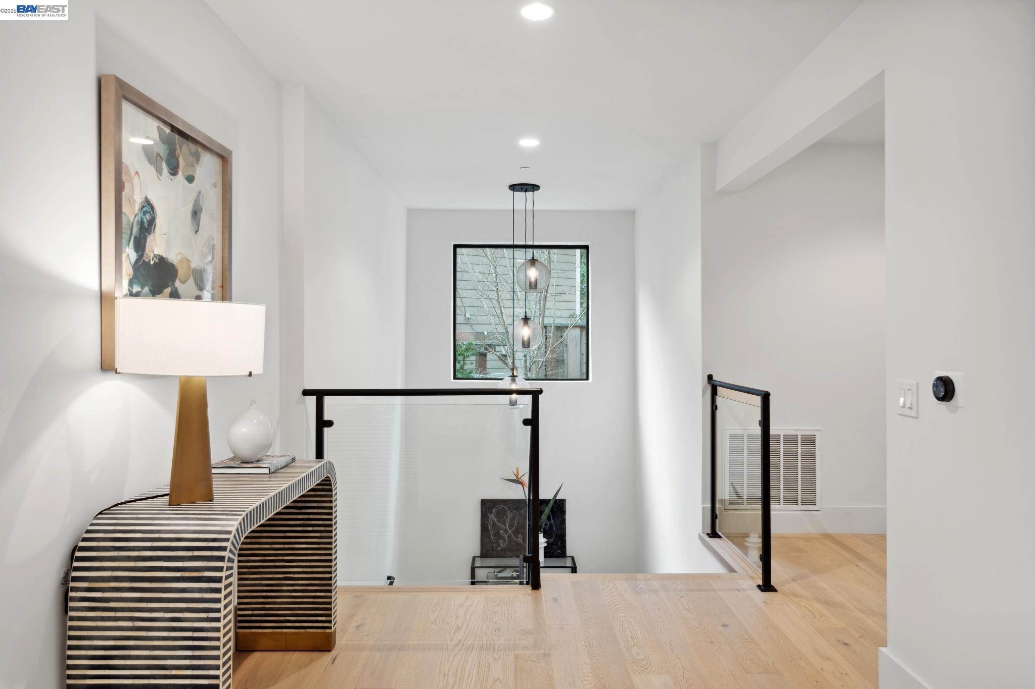 Detail Gallery Image 38 of 60 For 3 West Cir, Oakland,  CA 94611 - 4 Beds | 4/1 Baths