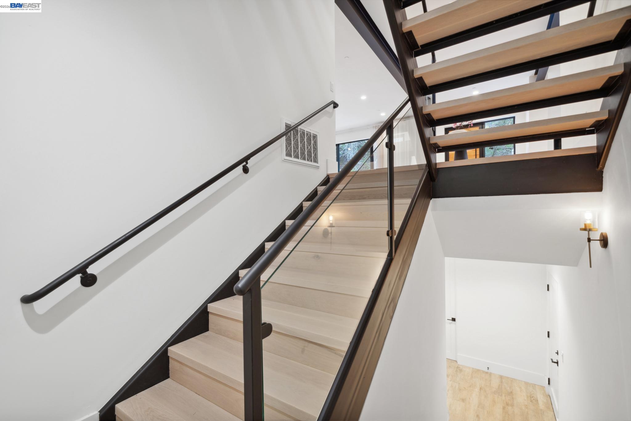 Detail Gallery Image 44 of 60 For 3 West Cir, Oakland,  CA 94611 - 4 Beds | 4/1 Baths