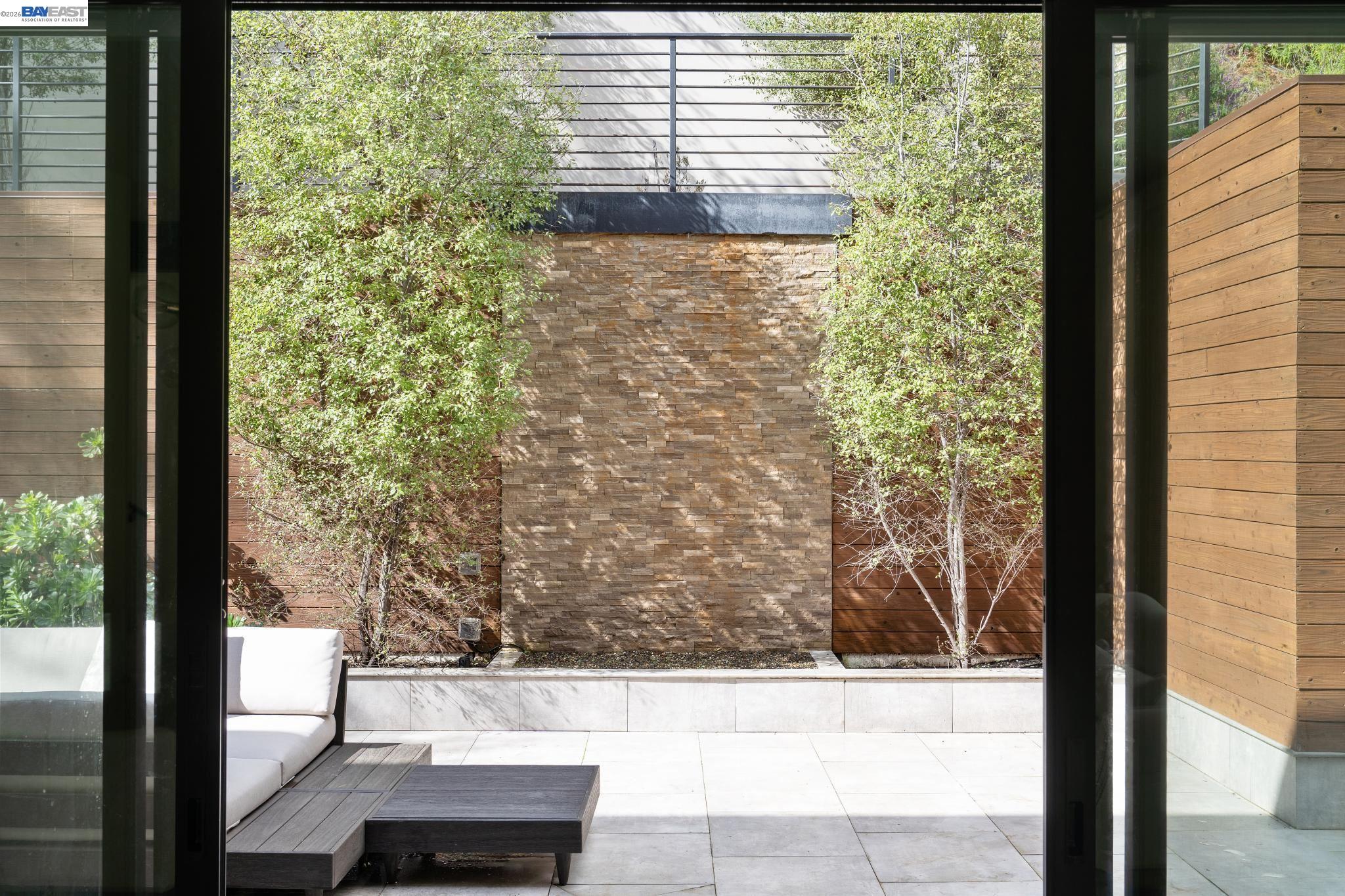 Detail Gallery Image 47 of 60 For 3 West Cir, Oakland,  CA 94611 - 4 Beds | 4/1 Baths