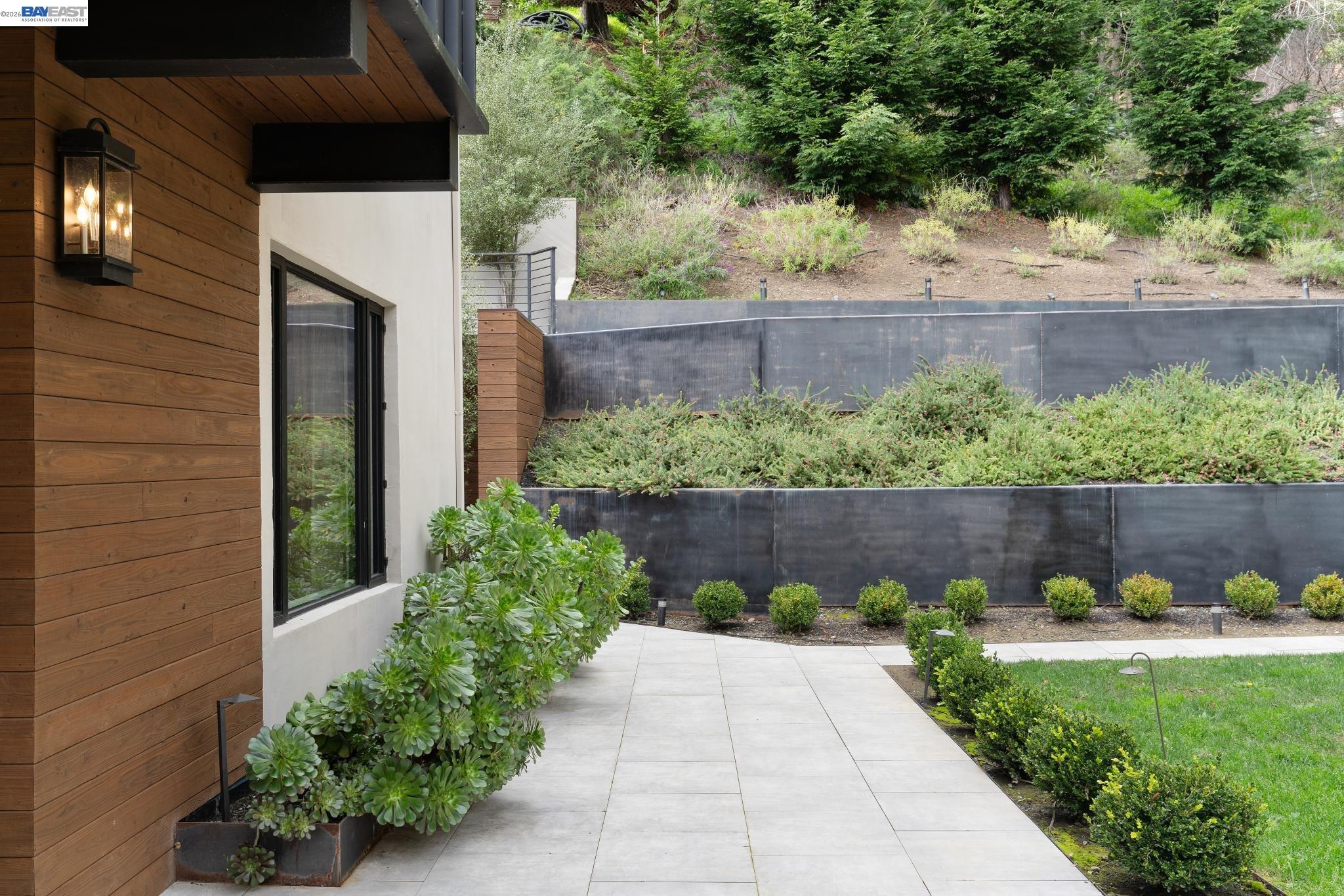 Detail Gallery Image 50 of 60 For 3 West Cir, Oakland,  CA 94611 - 4 Beds | 4/1 Baths