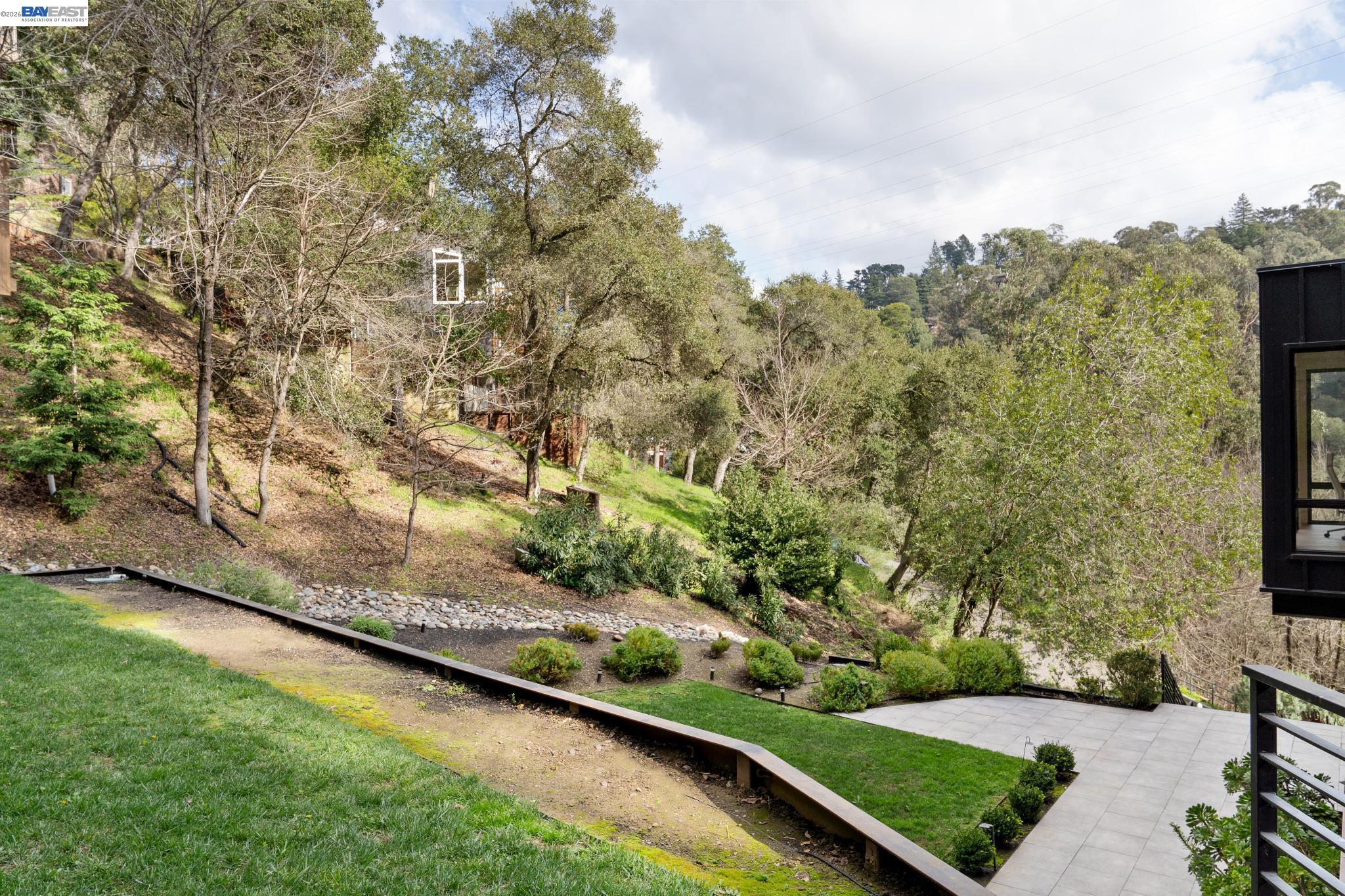 Detail Gallery Image 51 of 60 For 3 West Cir, Oakland,  CA 94611 - 4 Beds | 4/1 Baths