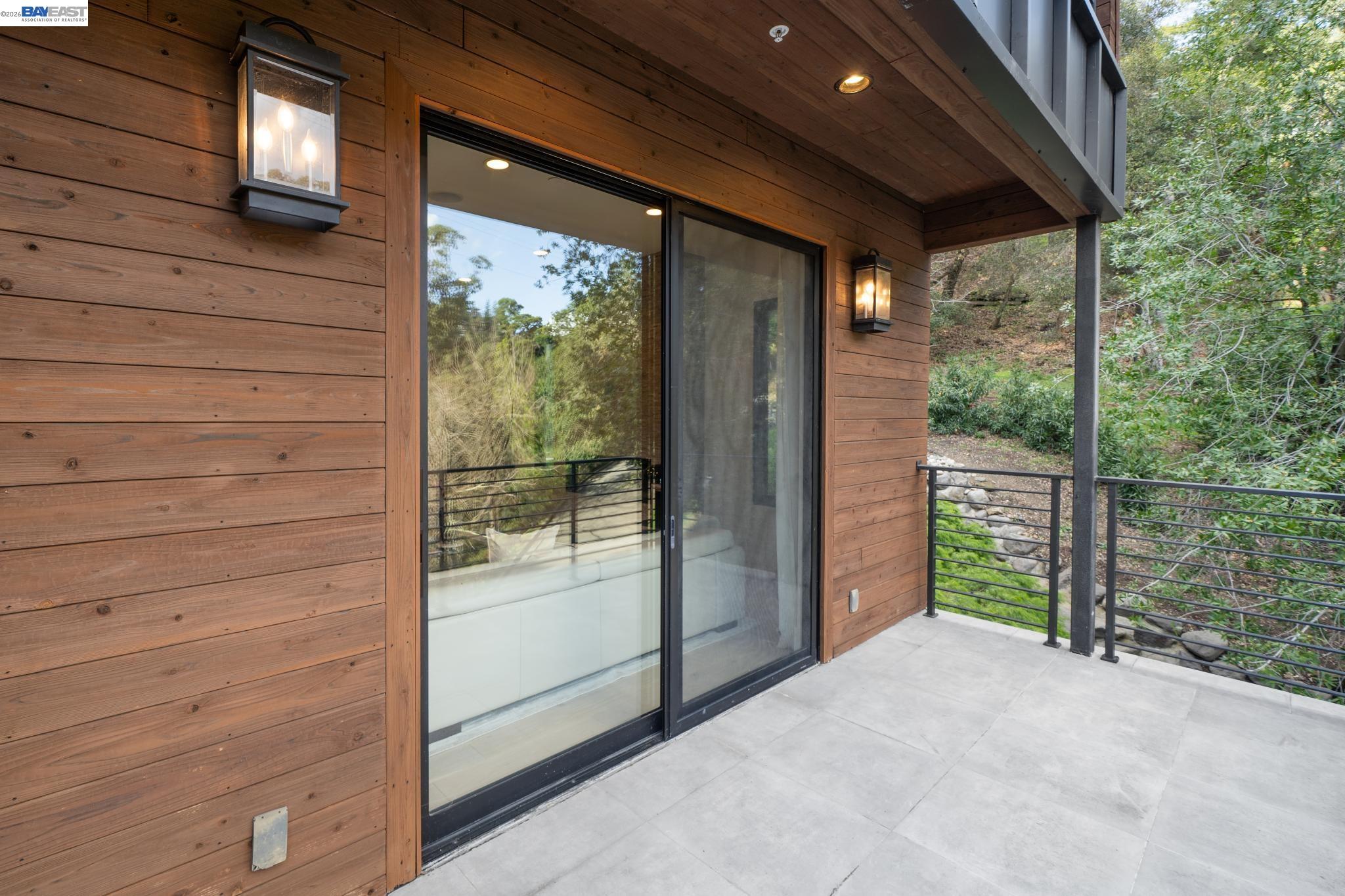 Detail Gallery Image 53 of 60 For 3 West Cir, Oakland,  CA 94611 - 4 Beds | 4/1 Baths