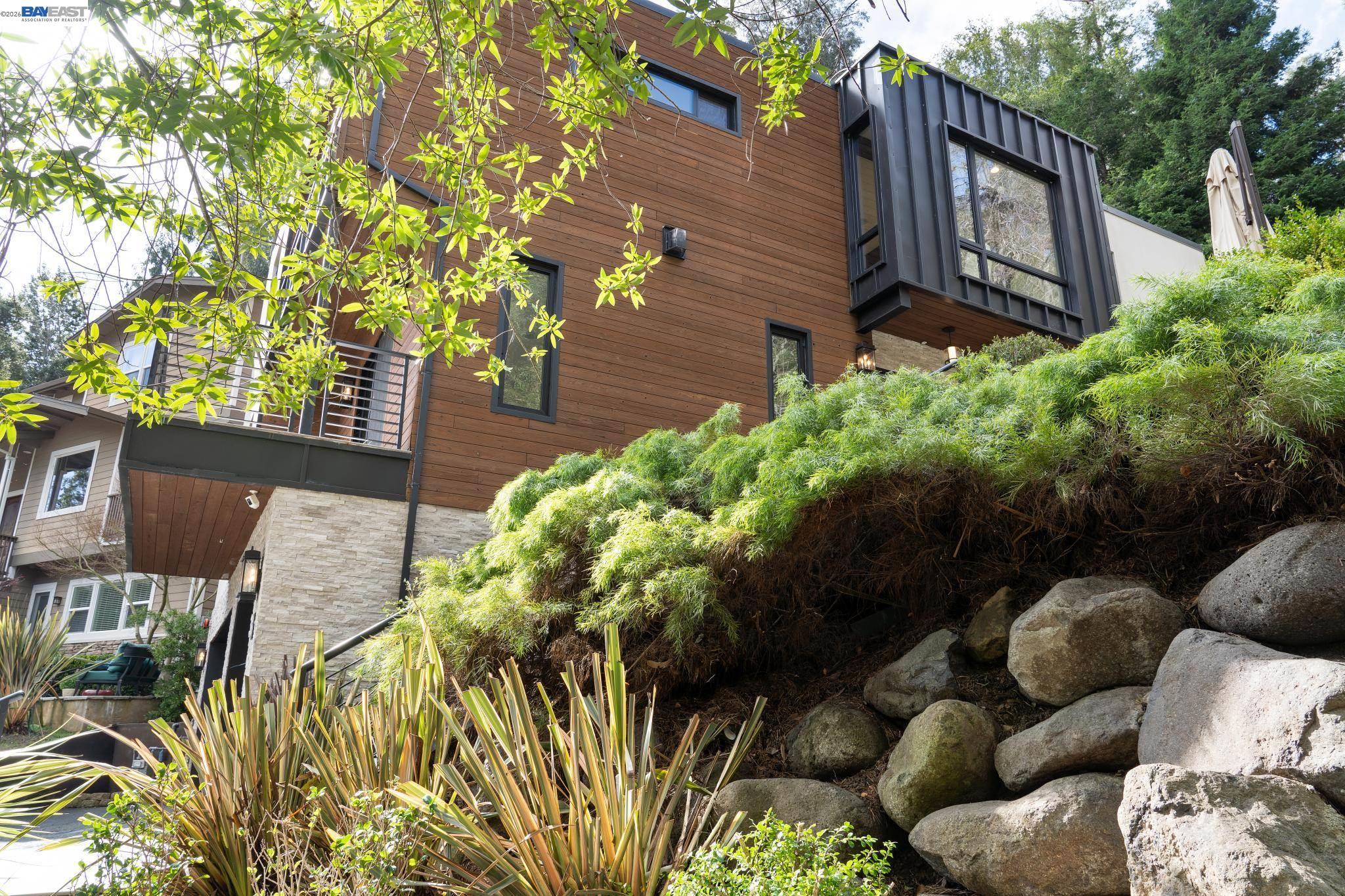 Detail Gallery Image 55 of 60 For 3 West Cir, Oakland,  CA 94611 - 4 Beds | 4/1 Baths