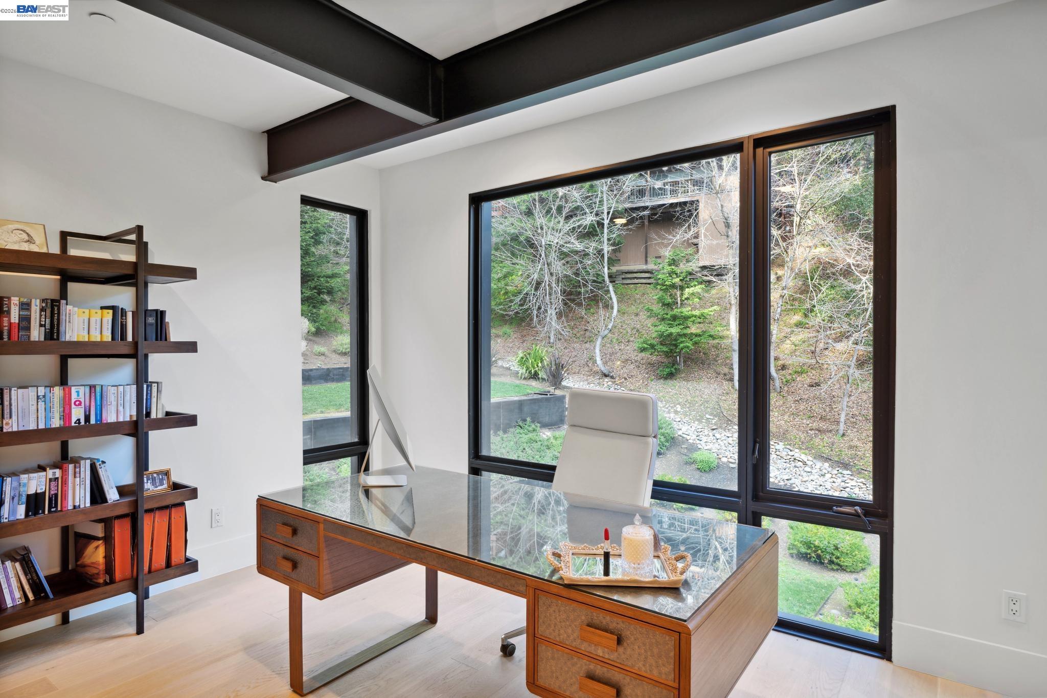 Detail Gallery Image 10 of 60 For 3 West Cir, Oakland,  CA 94611 - 4 Beds | 4/1 Baths