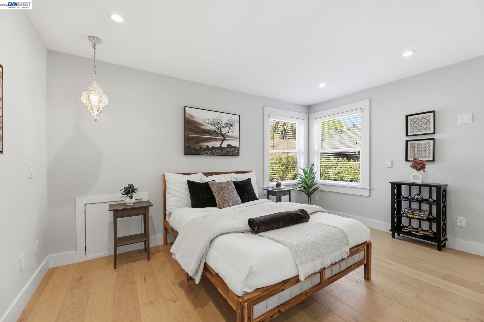 Detail Gallery Image 24 of 44 For 1841 Vine St, Berkeley,  CA 94703 - 5 Beds | 3 Baths