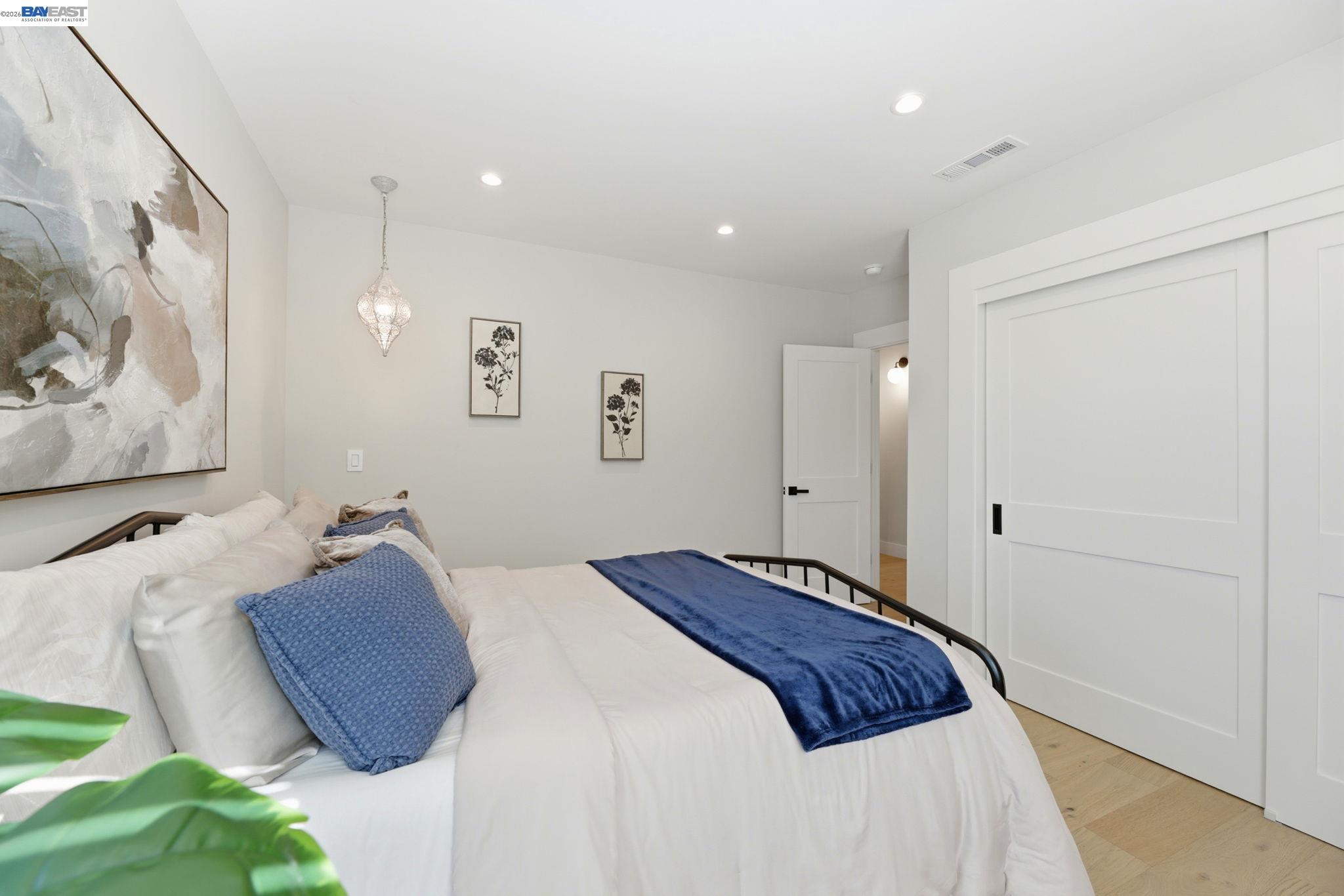 Detail Gallery Image 27 of 44 For 1841 Vine St, Berkeley,  CA 94703 - 5 Beds | 3 Baths