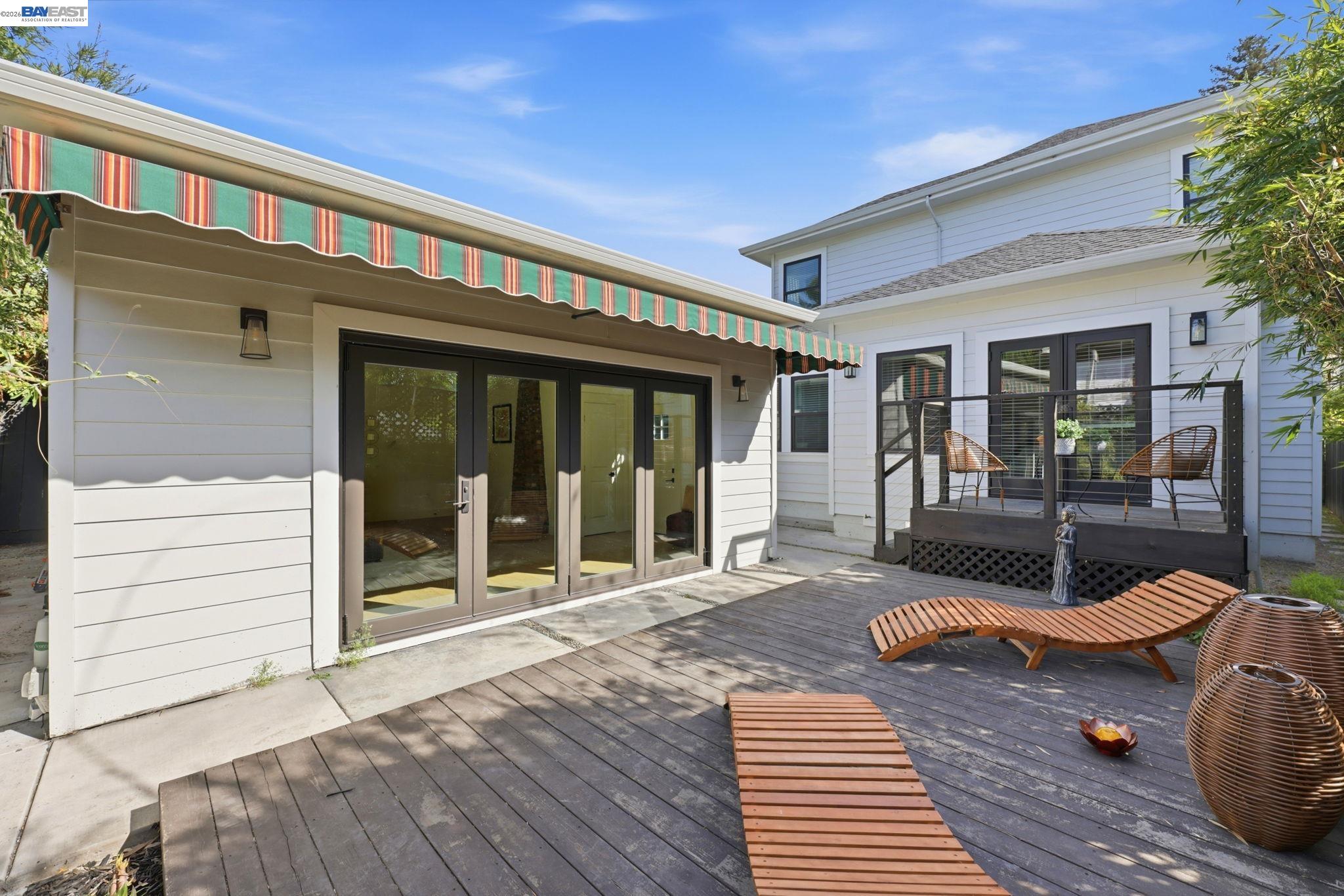 Detail Gallery Image 39 of 44 For 1841 Vine St, Berkeley,  CA 94703 - 5 Beds | 3 Baths