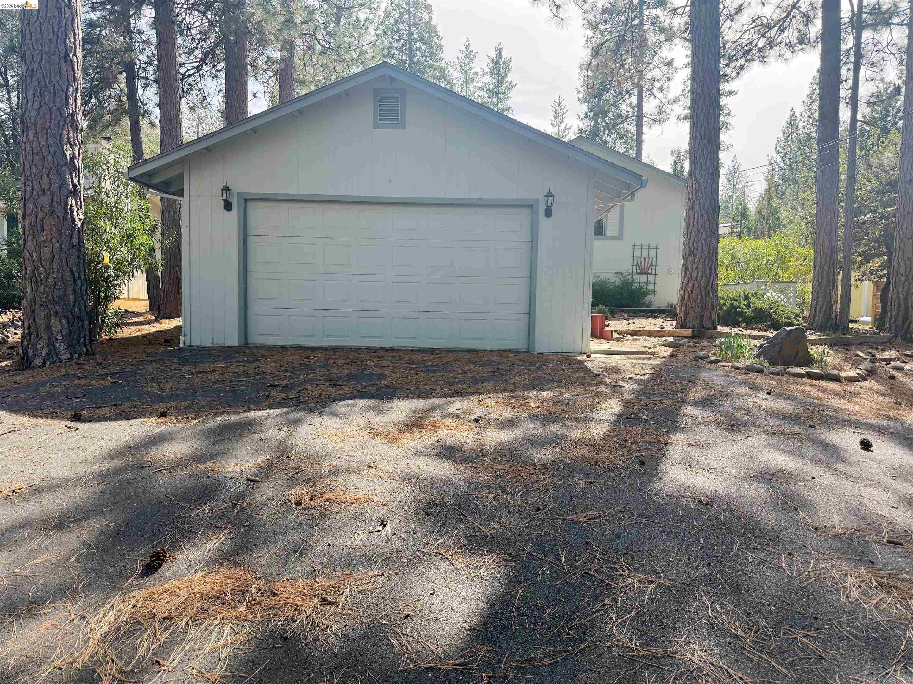 Groveland (A gateway to Yosemite)