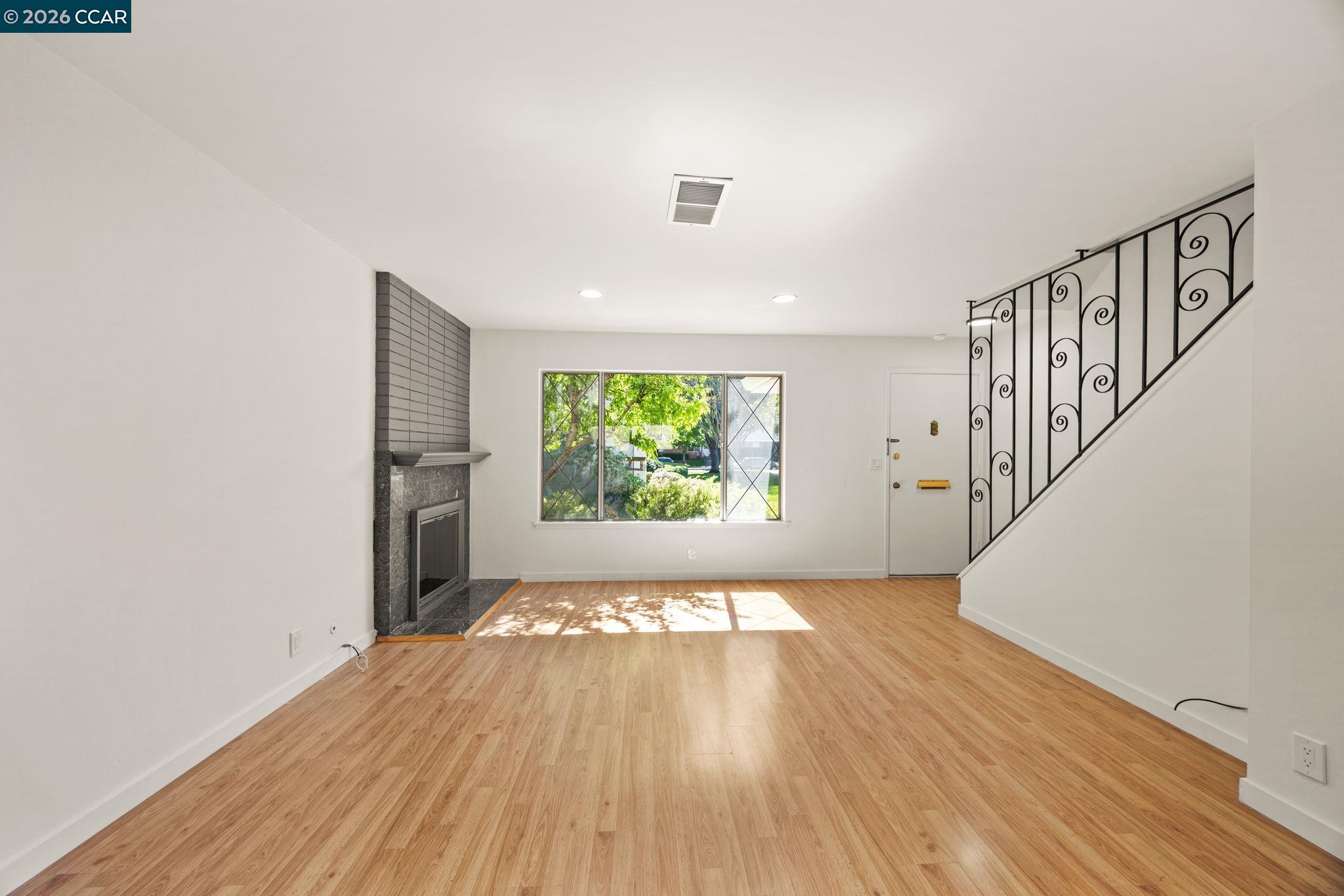 Detail Gallery Image 11 of 29 For 36 Miramonte Dr, Moraga,  CA 94556 - 2 Beds | 1/1 Baths