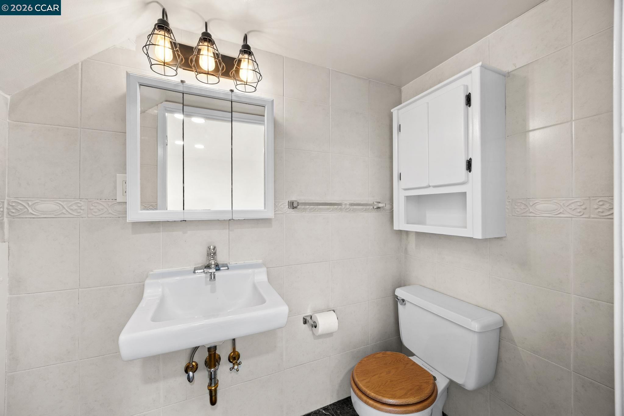 Detail Gallery Image 21 of 29 For 36 Miramonte Dr, Moraga,  CA 94556 - 2 Beds | 1/1 Baths