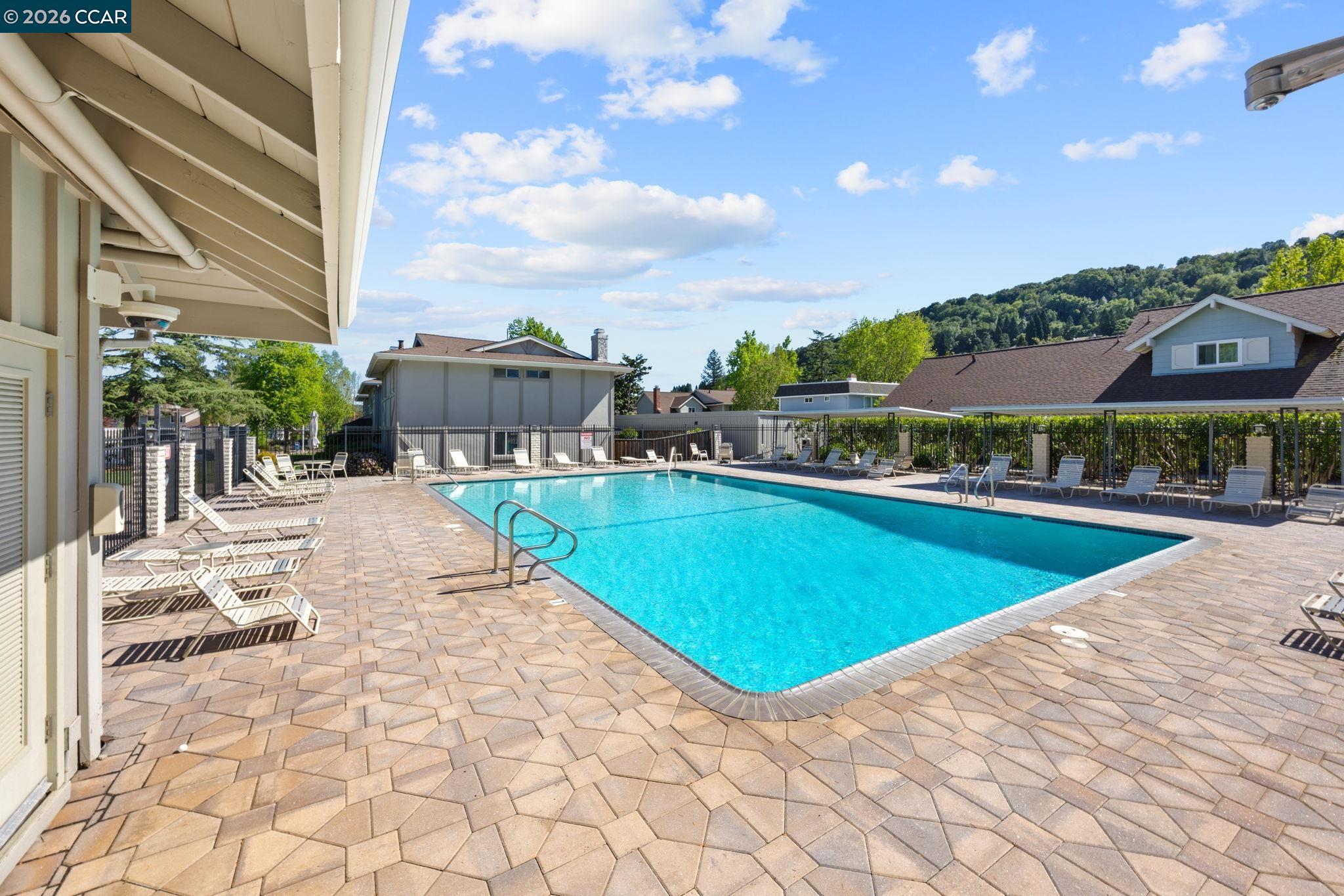 Detail Gallery Image 7 of 29 For 36 Miramonte Dr, Moraga,  CA 94556 - 2 Beds | 1/1 Baths