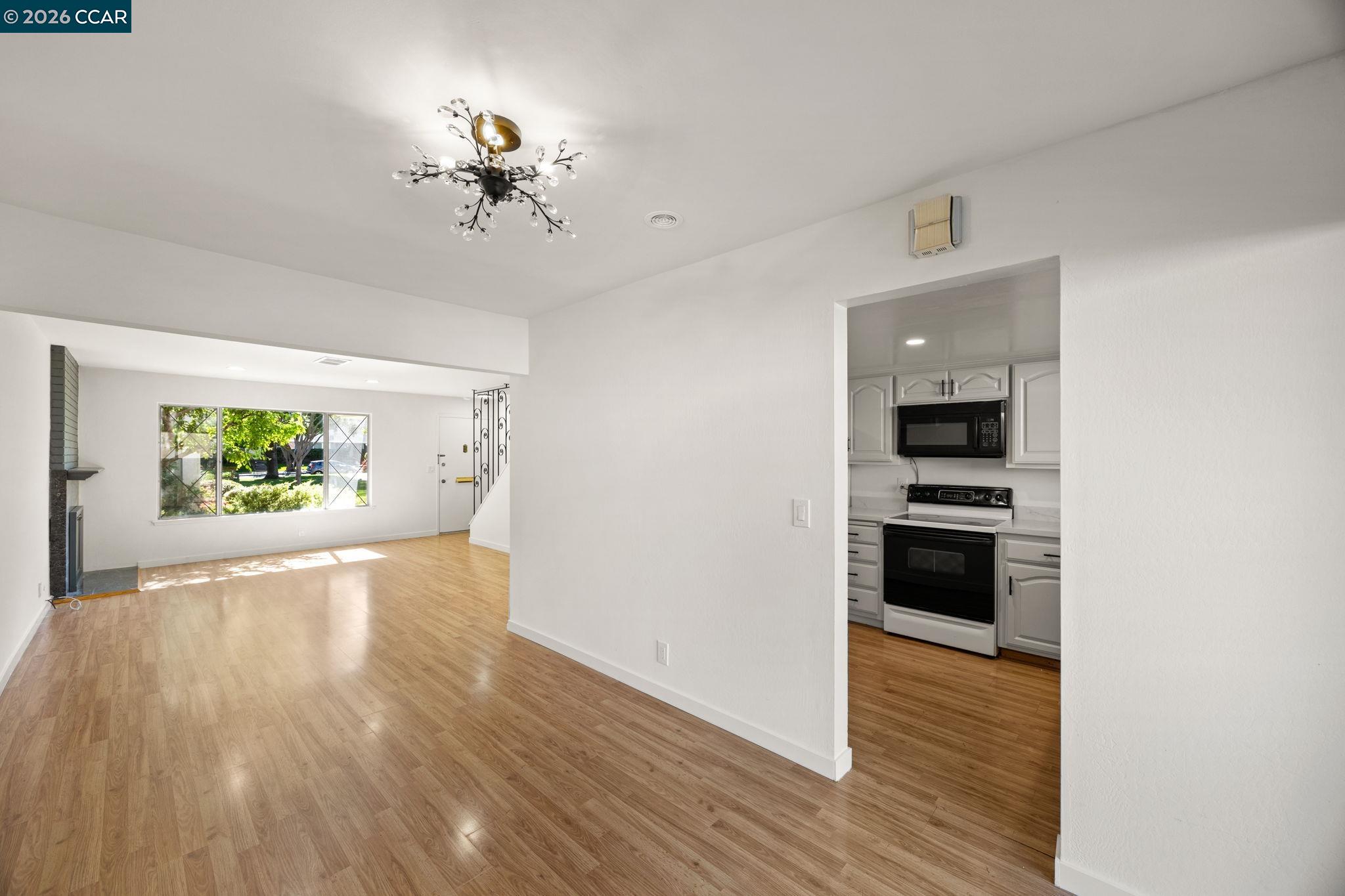 Photo #8: 41129968 Listing: Photo #8