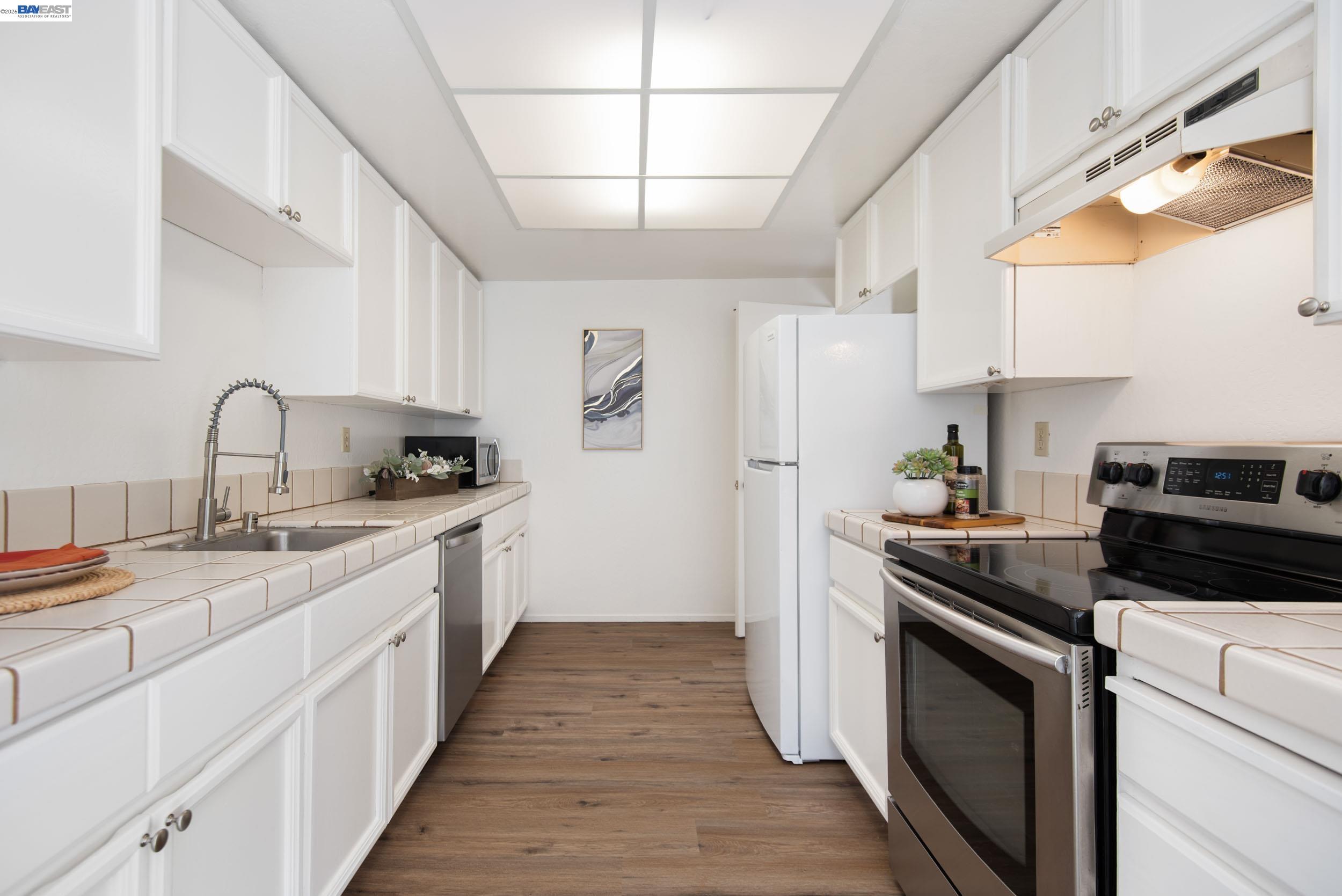 Photo #8: 41129973 Listing: Photo #8