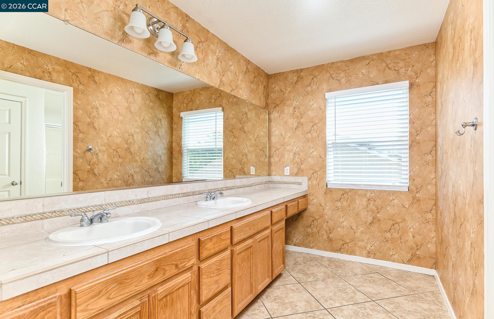 Detail Gallery Image 18 of 36 For 536 Pestana Ave, Manteca,  CA 95336 - 5 Beds | 3 Baths