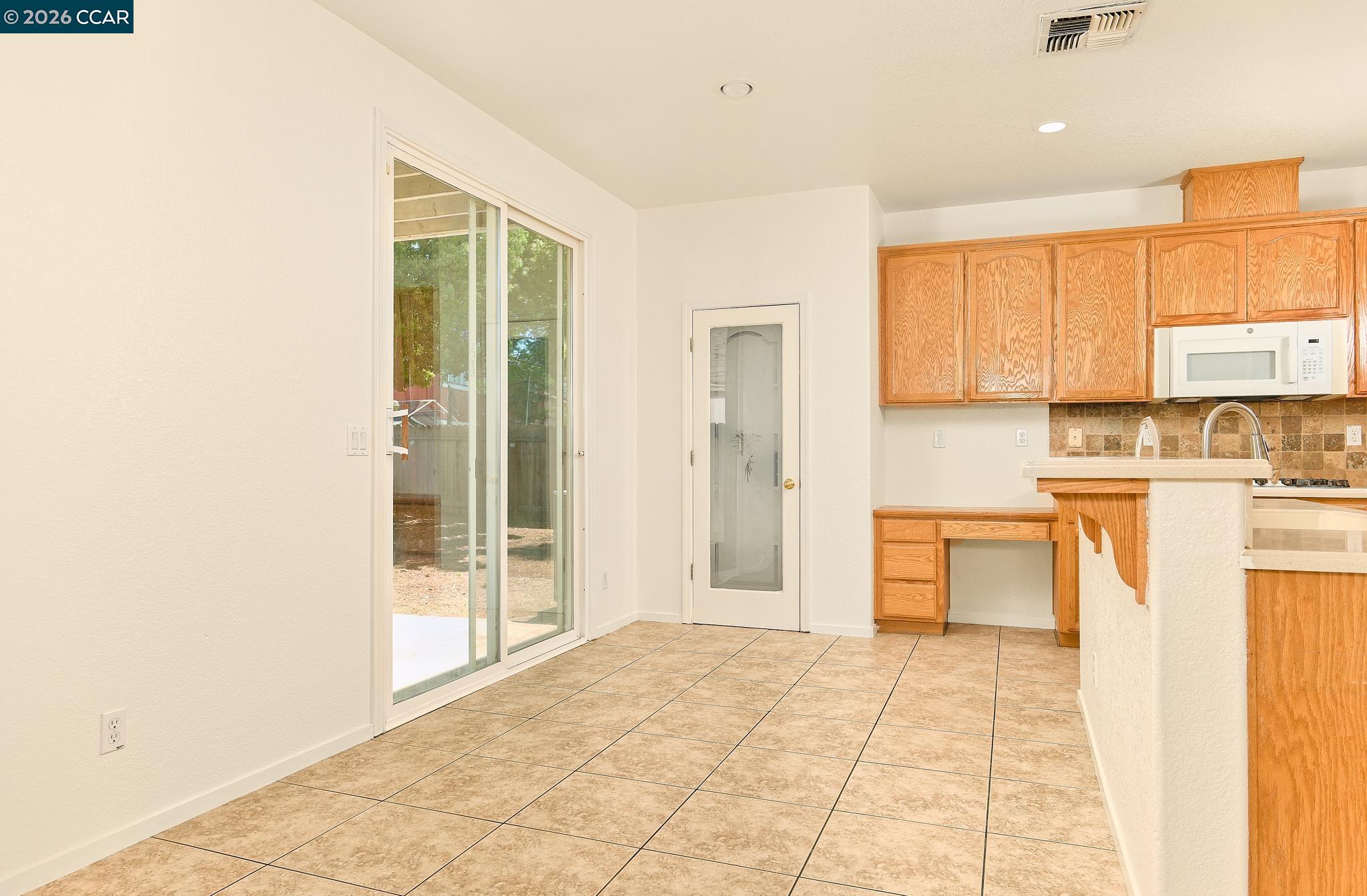 Detail Gallery Image 8 of 36 For 536 Pestana Ave, Manteca,  CA 95336 - 5 Beds | 3 Baths