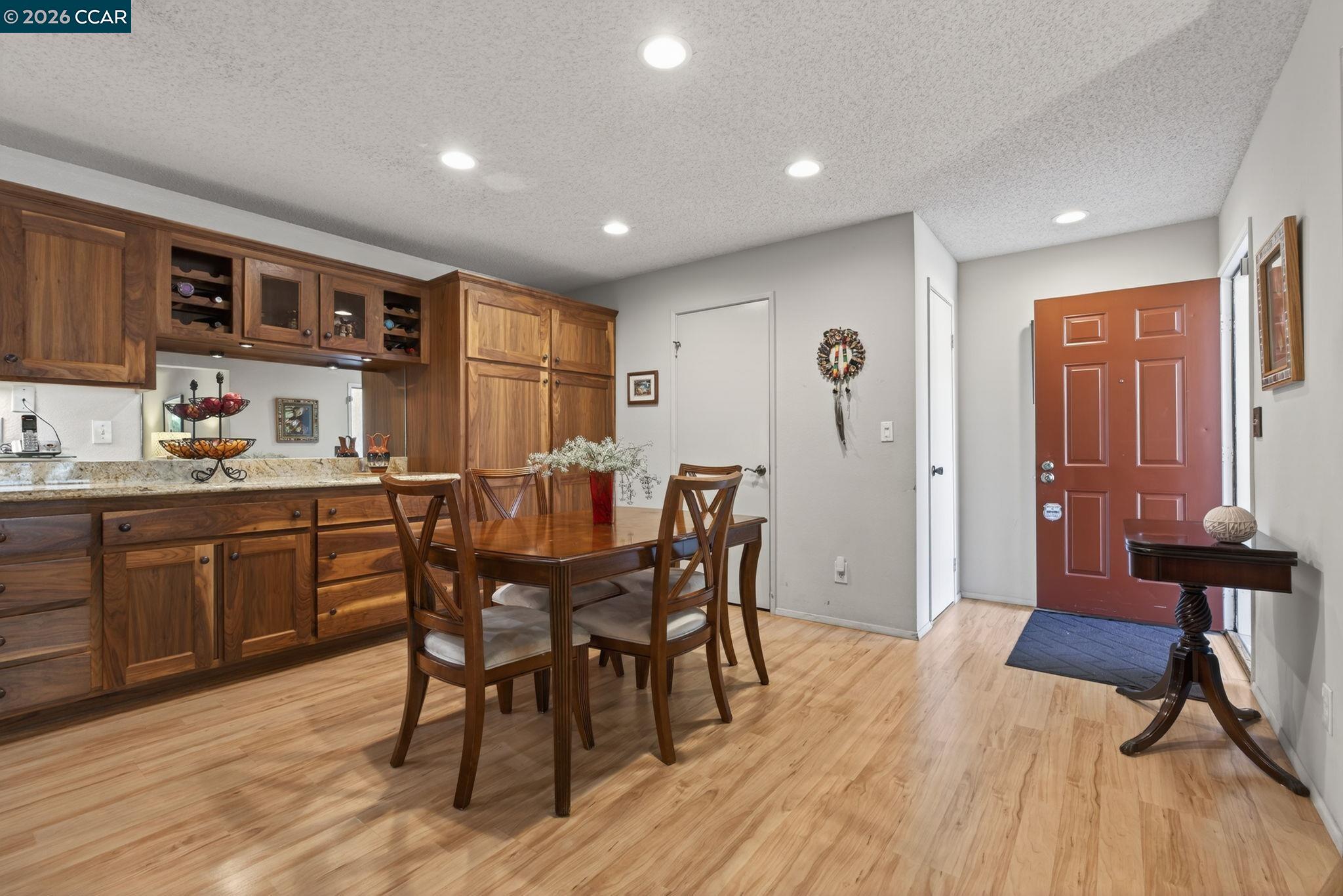 Photo #4: 41129978 Listing: Photo #4