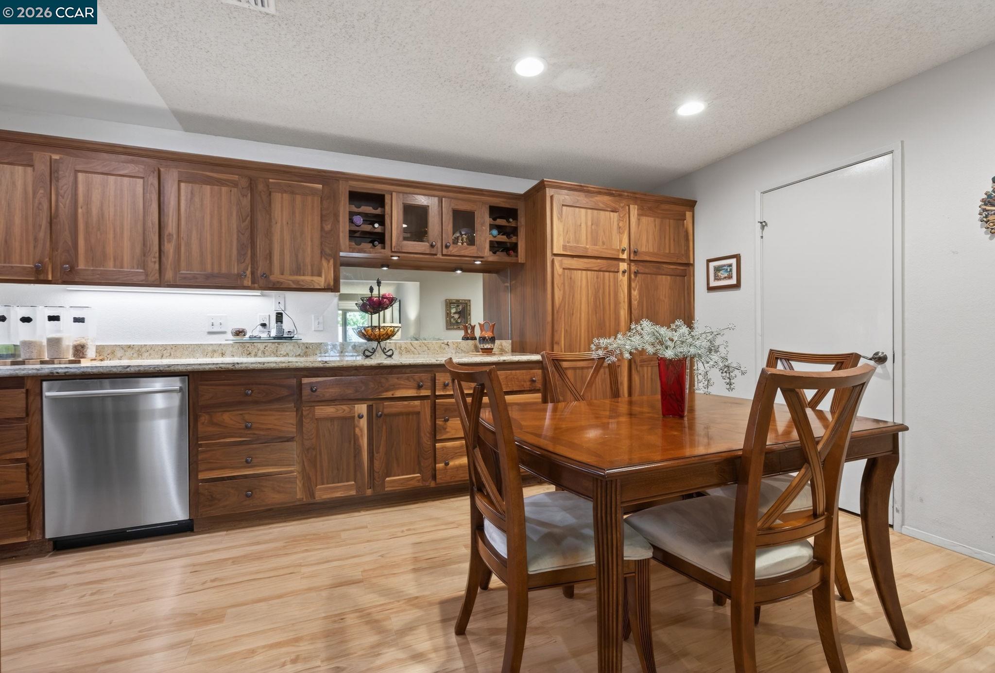 Photo #5: 41129978 Listing: Photo #5