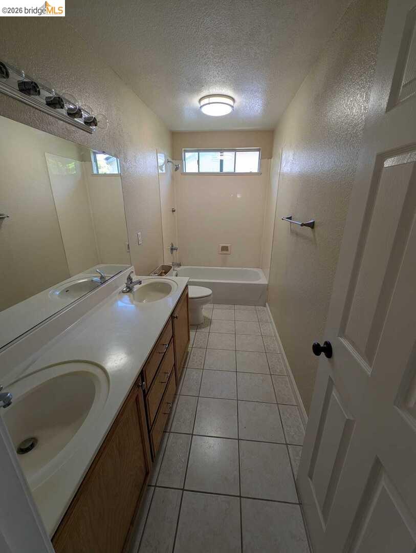 Detail Gallery Image 16 of 22 For 6529 Brook Hollow Cir, Stockton,  CA 95219 - 5 Beds | 3/1 Baths