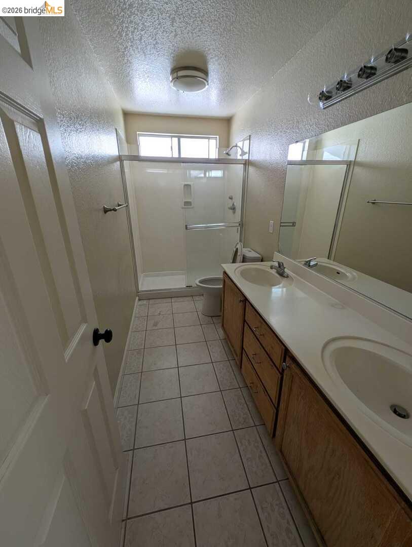 Detail Gallery Image 17 of 22 For 6529 Brook Hollow Cir, Stockton,  CA 95219 - 5 Beds | 3/1 Baths