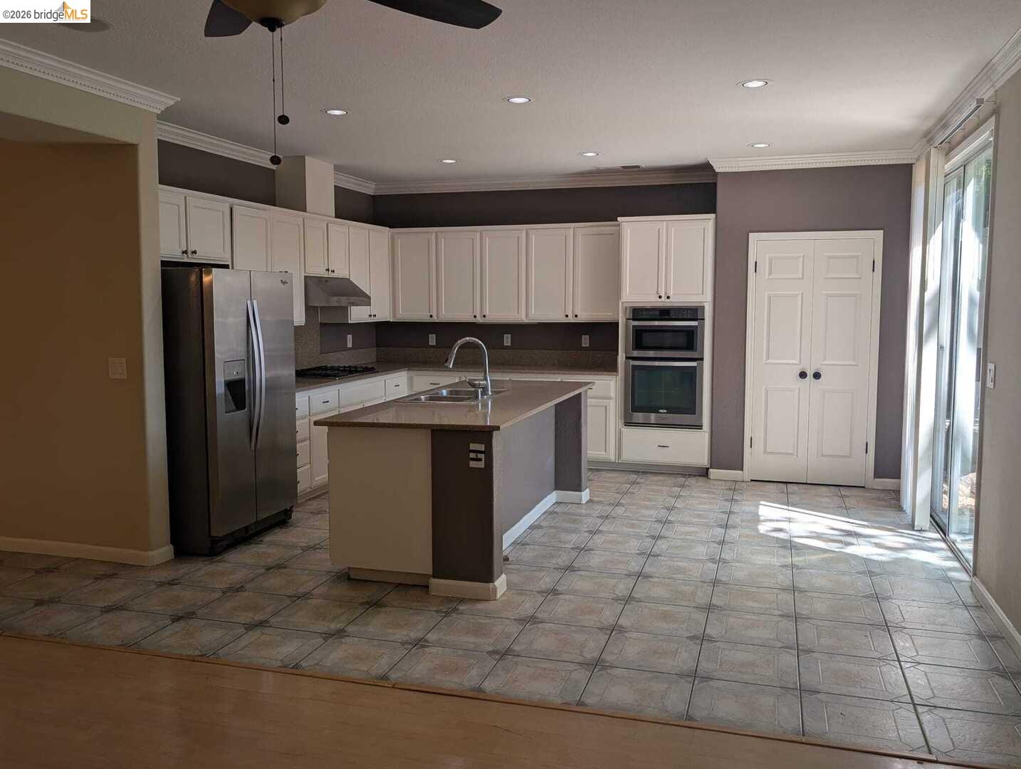 Detail Gallery Image 5 of 22 For 6529 Brook Hollow Cir, Stockton,  CA 95219 - 5 Beds | 3/1 Baths