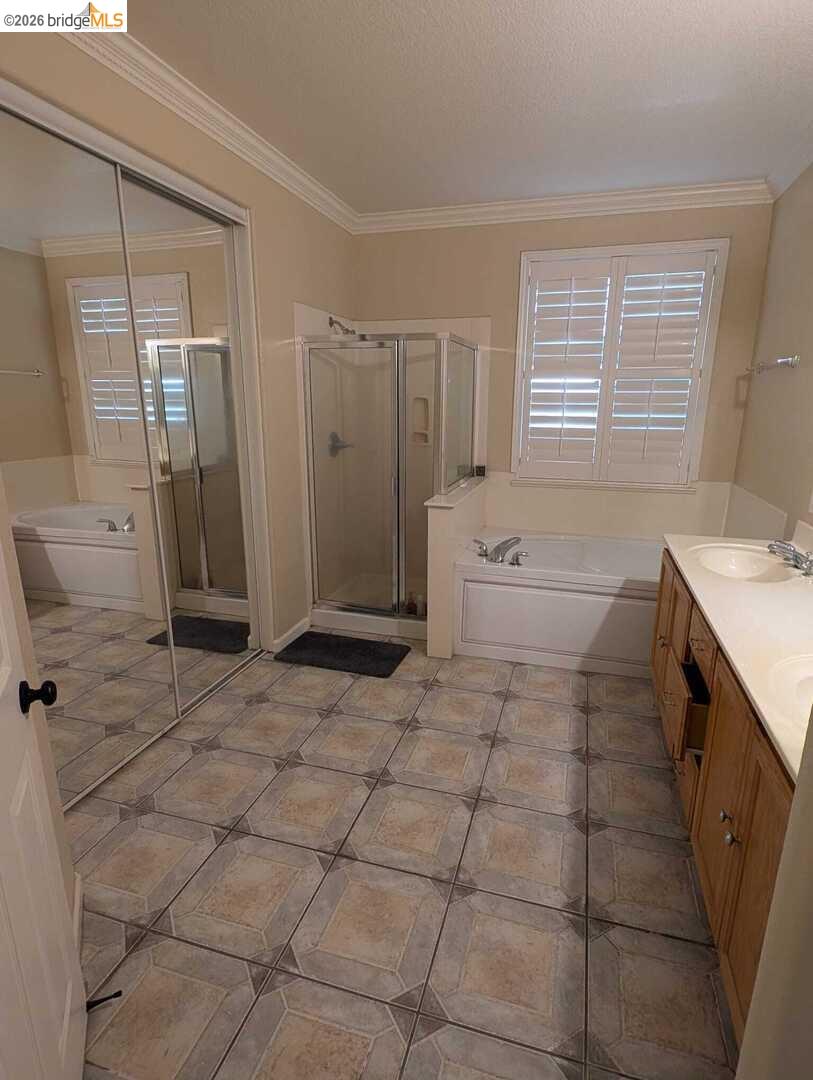 Detail Gallery Image 7 of 22 For 6529 Brook Hollow Cir, Stockton,  CA 95219 - 5 Beds | 3/1 Baths