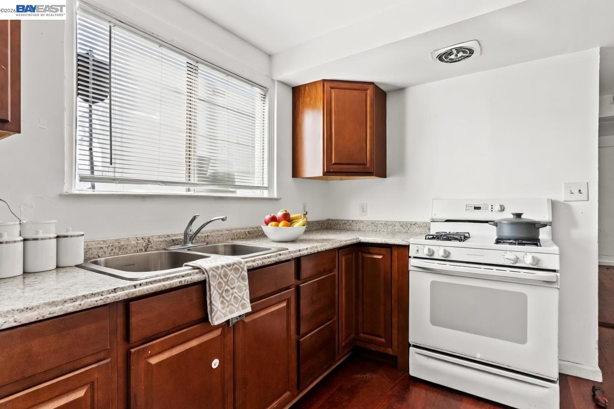 Detail Gallery Image 16 of 21 For 812 Lisbon Ave, Oakland,  CA 94601 - – Beds | – Baths