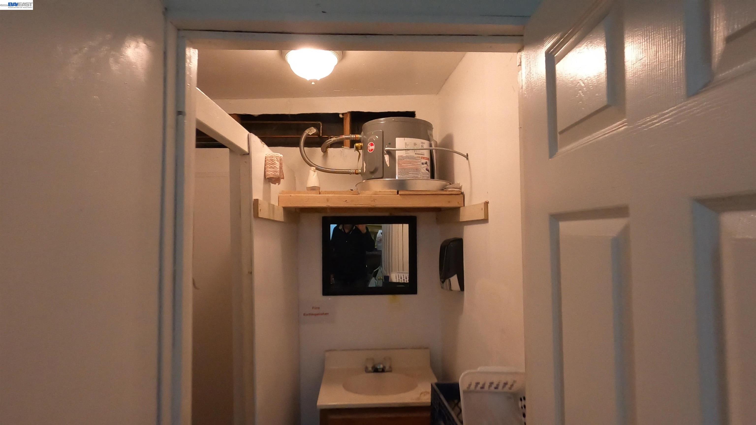 Detail Gallery Image 7 of 21 For 812 Lisbon Ave, Oakland,  CA 94601 - – Beds | – Baths