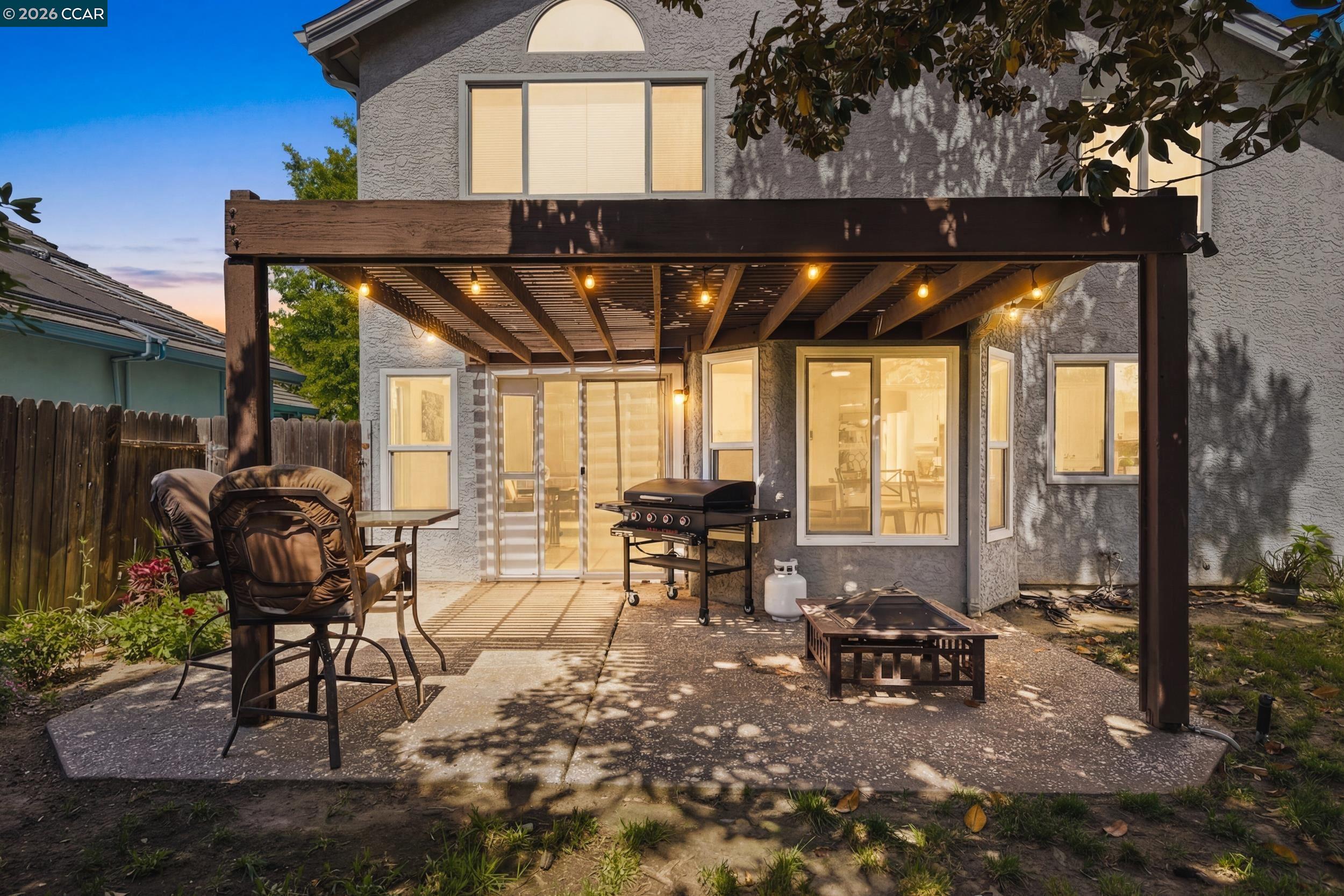 Detail Gallery Image 2 of 43 For 1980 Harvest Landing Court, Tracy,  CA 95376 - 3 Beds | 2/1 Baths