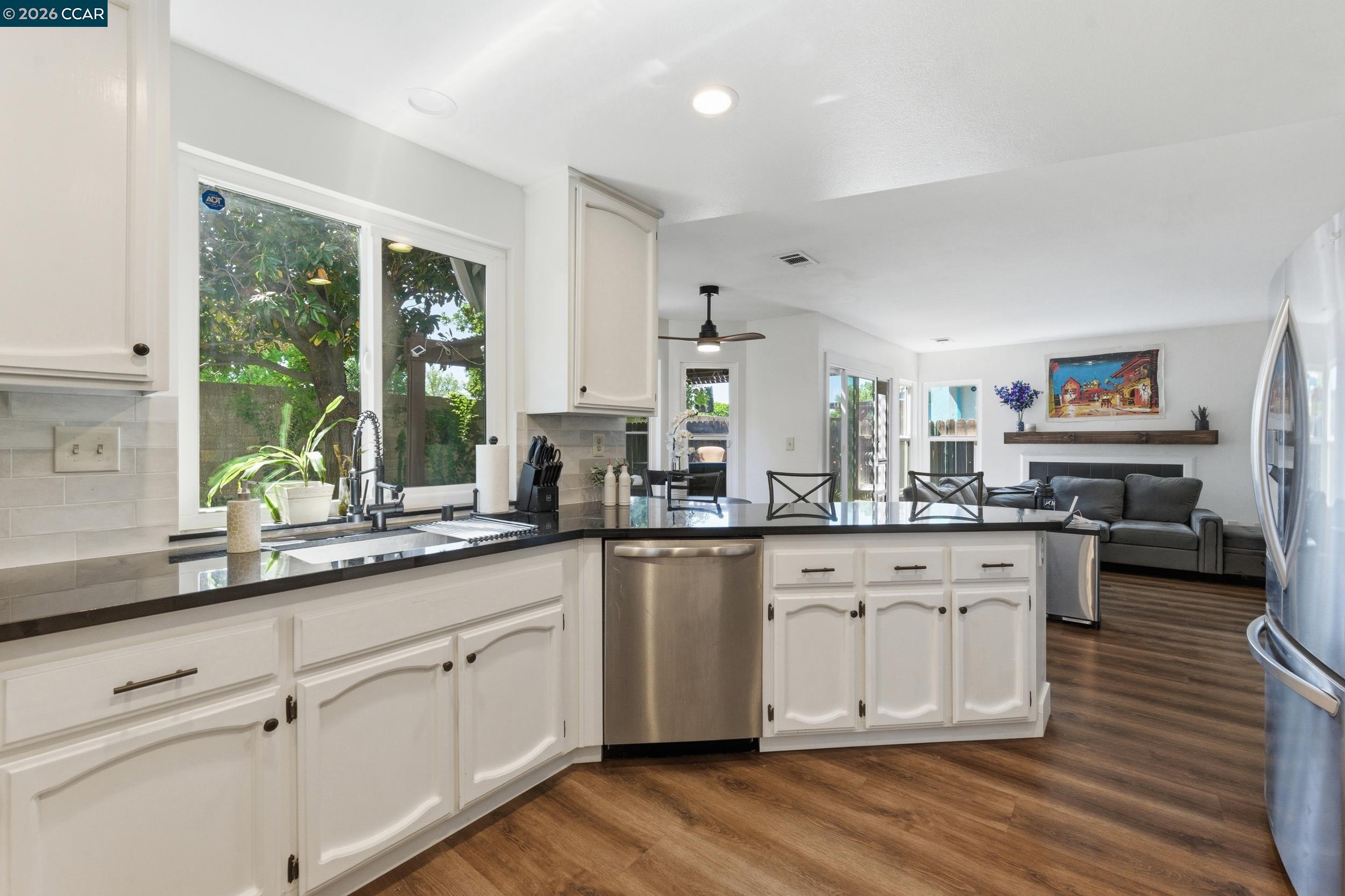 Detail Gallery Image 5 of 43 For 1980 Harvest Landing Court, Tracy,  CA 95376 - 3 Beds | 2/1 Baths