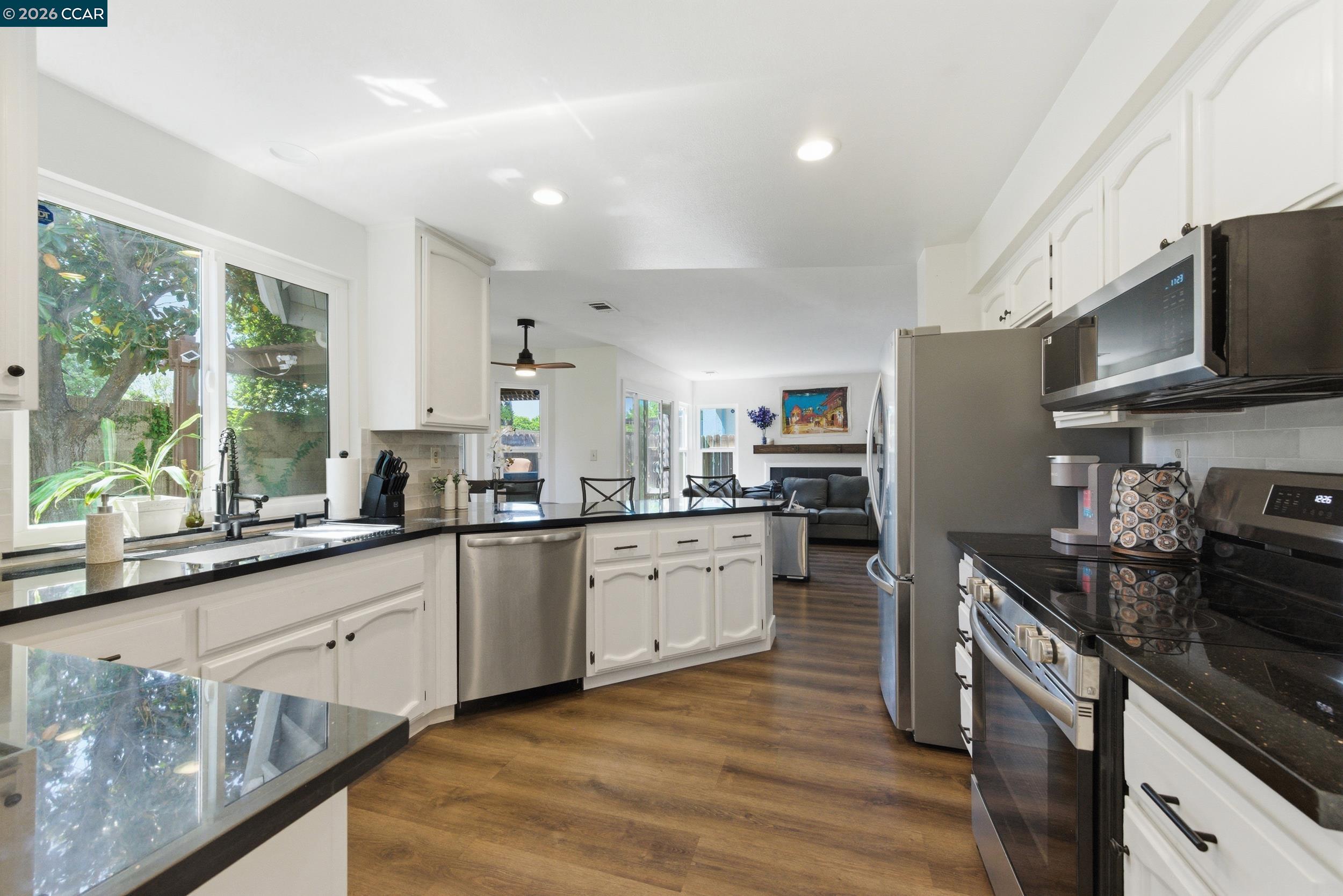 Detail Gallery Image 6 of 43 For 1980 Harvest Landing Court, Tracy,  CA 95376 - 3 Beds | 2/1 Baths