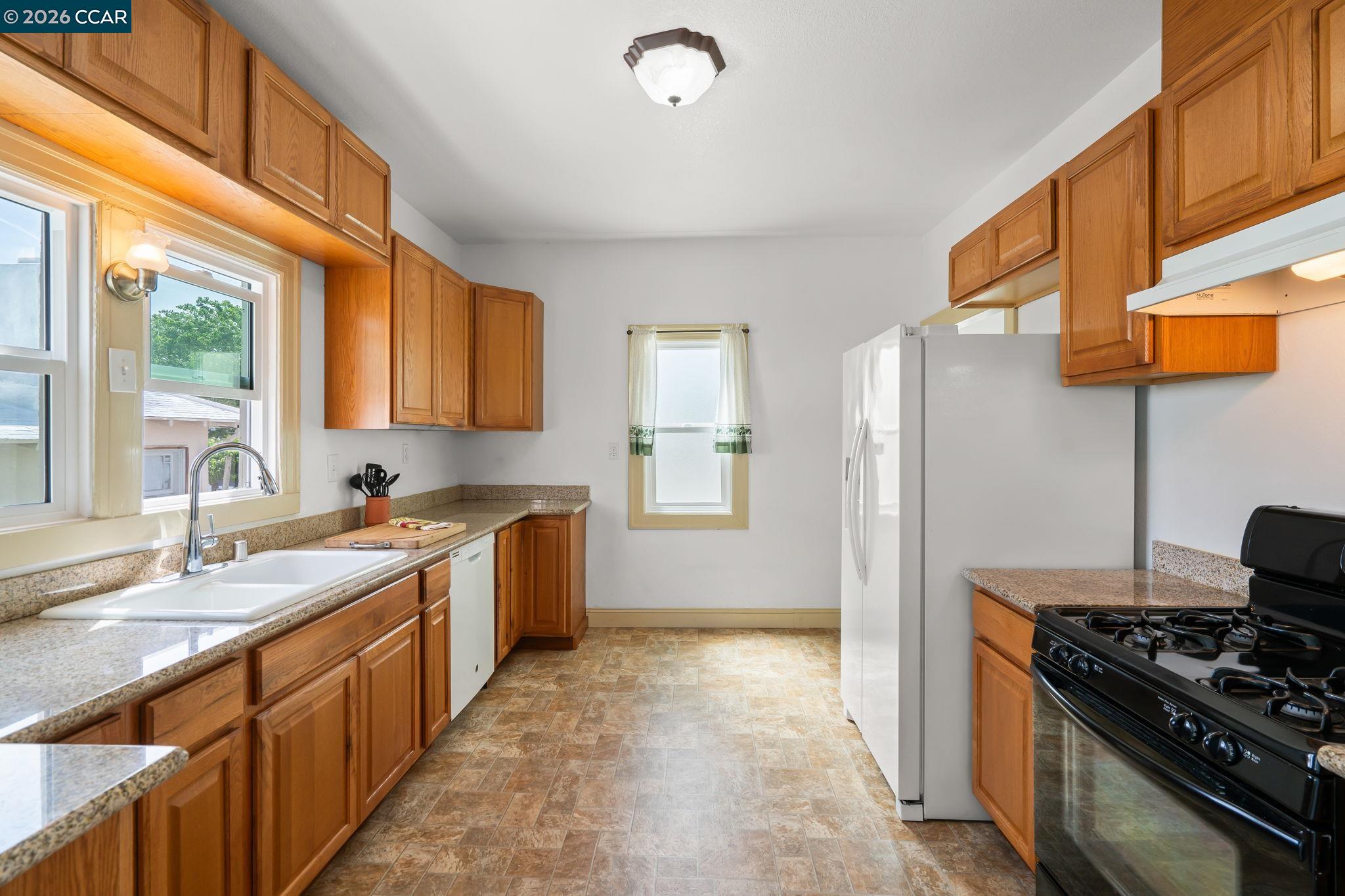 Detail Gallery Image 12 of 31 For 272 W 10th St, Pittsburg,  CA 94565 - 3 Beds | 1 Baths