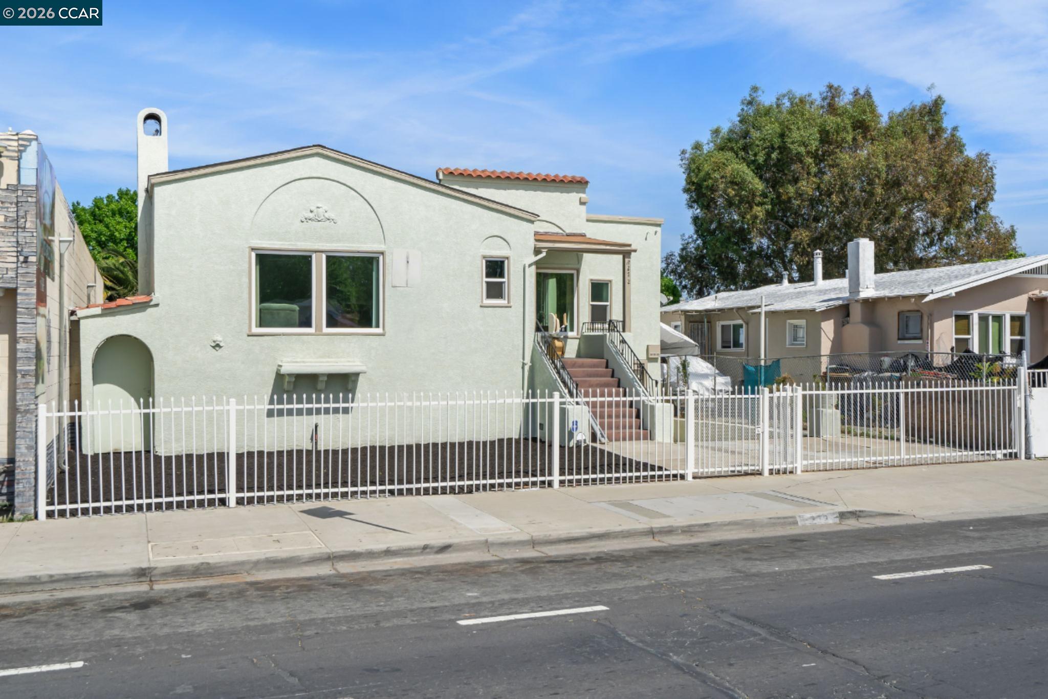 Detail Gallery Image 3 of 31 For 272 W 10th St, Pittsburg,  CA 94565 - 3 Beds | 1 Baths