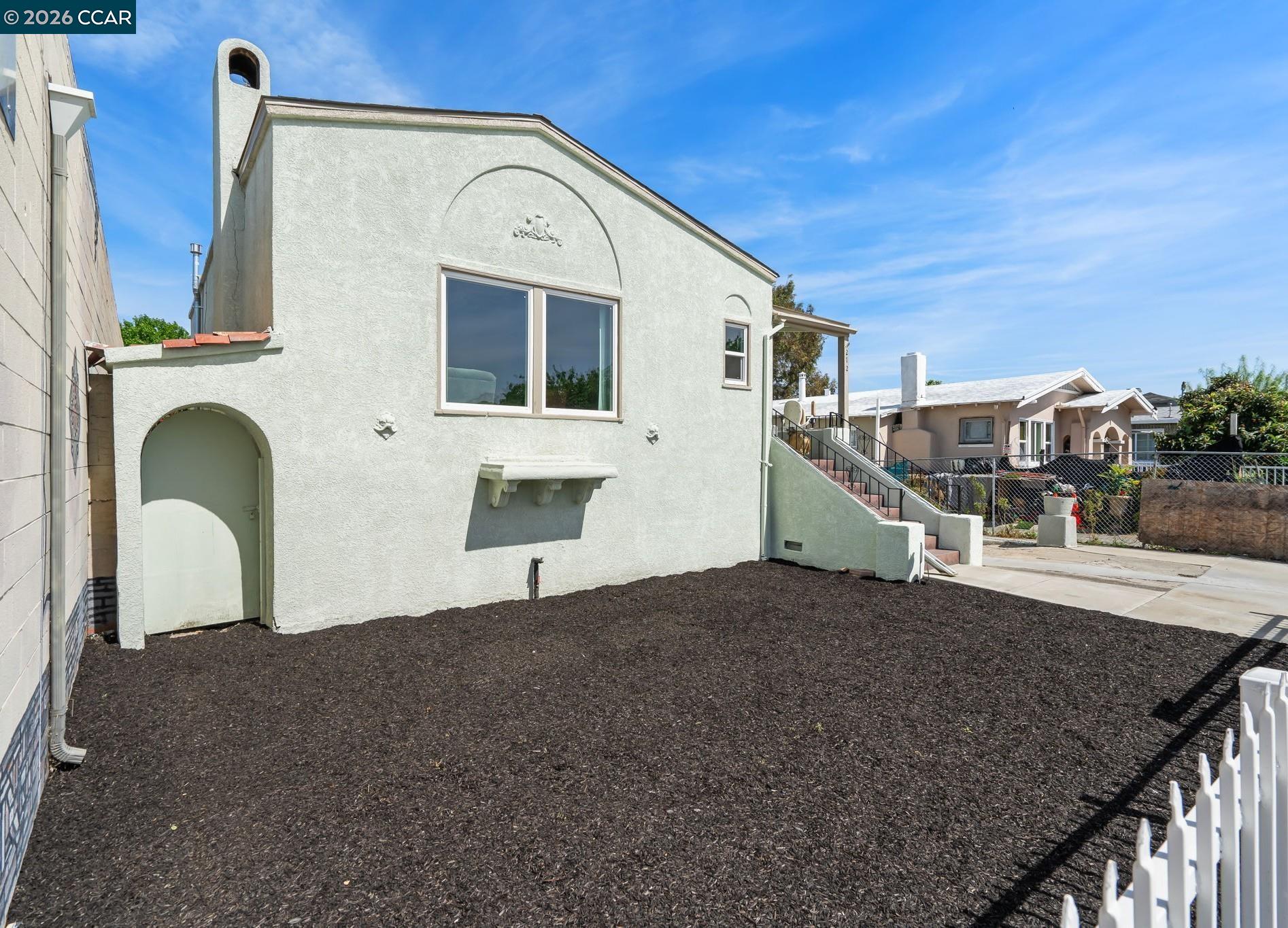 Detail Gallery Image 4 of 31 For 272 W 10th St, Pittsburg,  CA 94565 - 3 Beds | 1 Baths