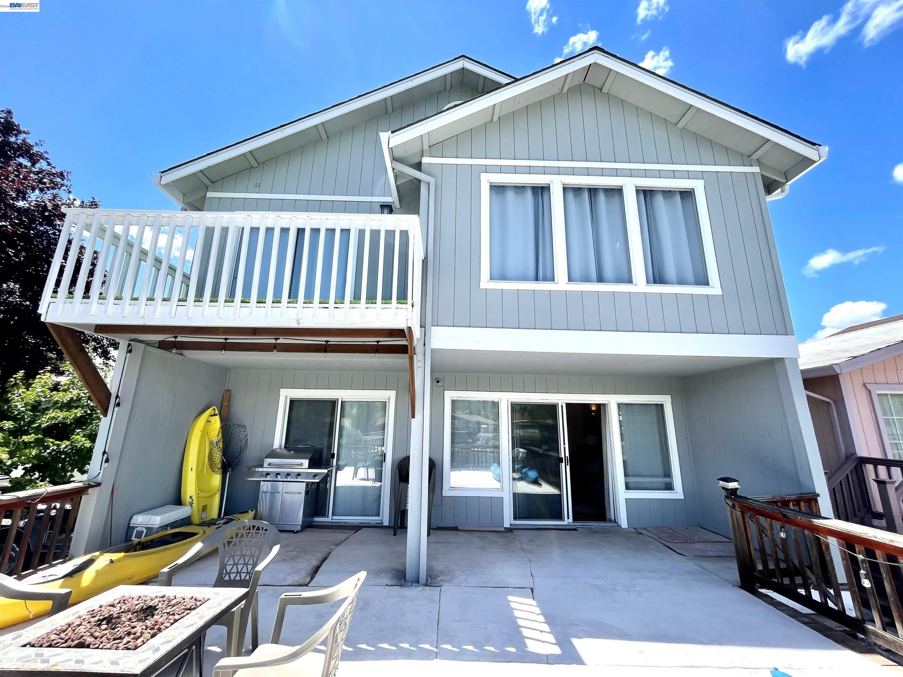 Detail Gallery Image 2 of 16 For 668 Keys Blvd., Clearlake Oaks,  CA 95423 - 3 Beds | 2 Baths