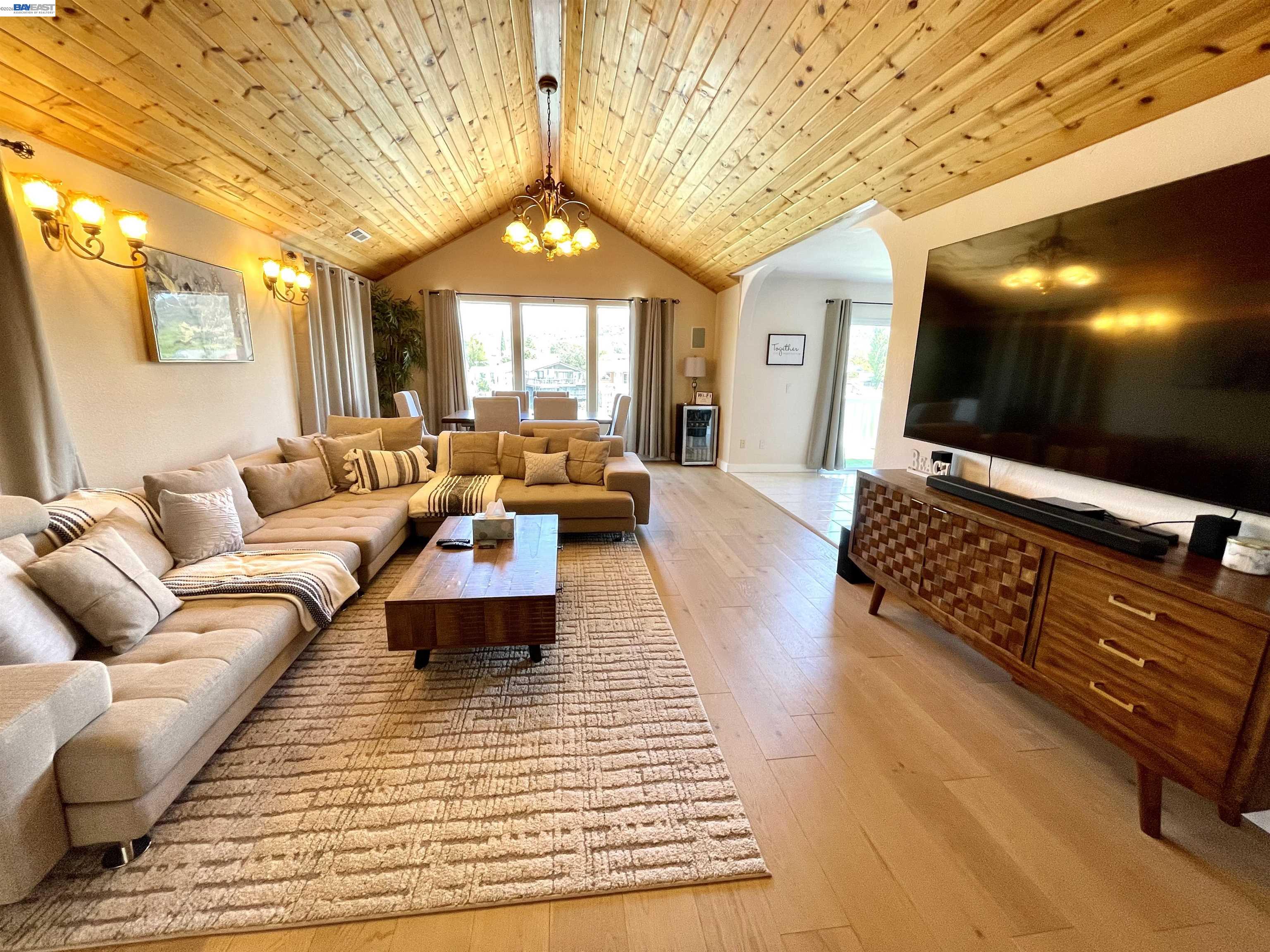 Detail Gallery Image 3 of 16 For 668 Keys Blvd., Clearlake Oaks,  CA 95423 - 3 Beds | 2 Baths